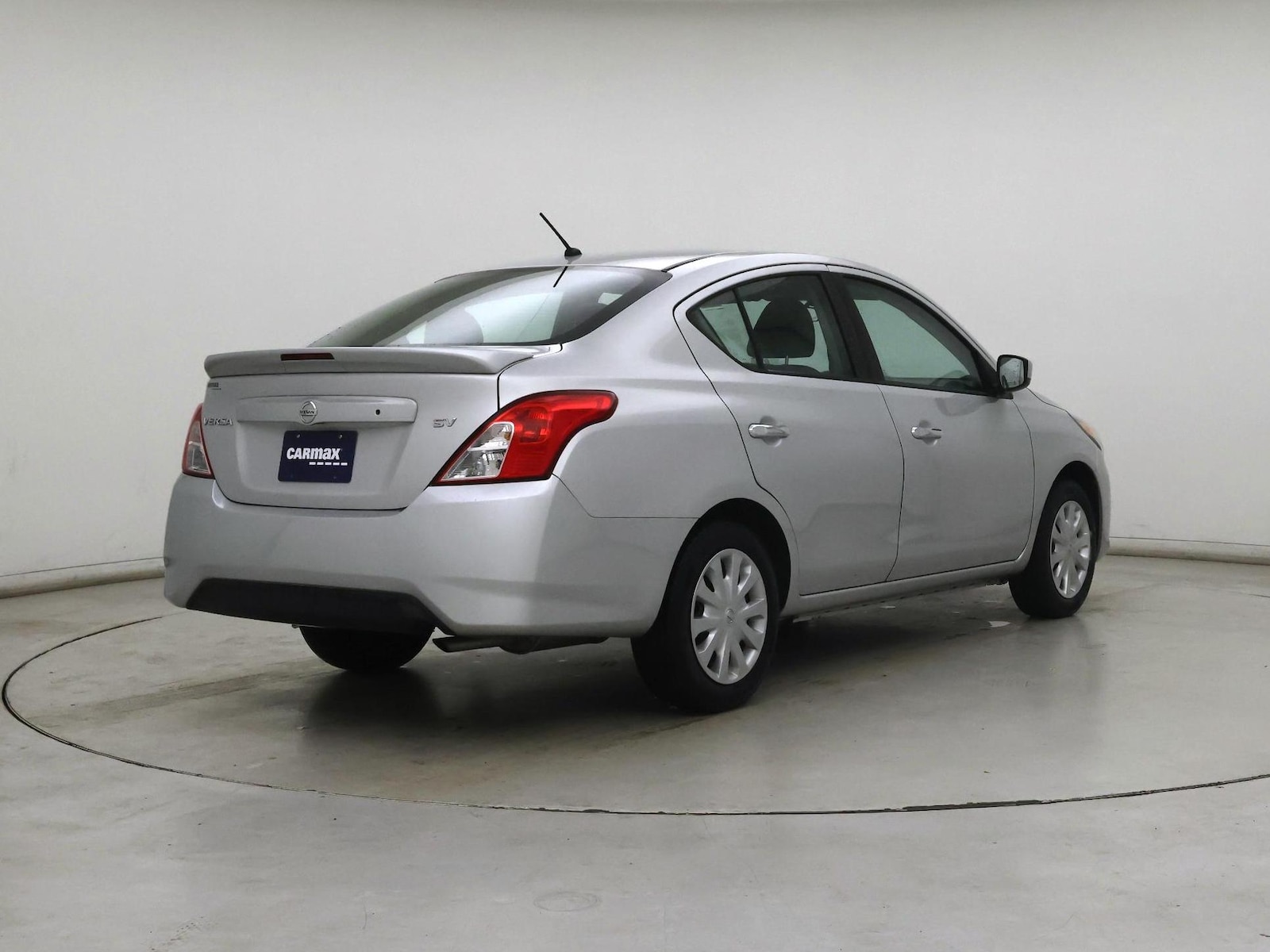 2018 Nissan Versa Sedan SV - Photo 9