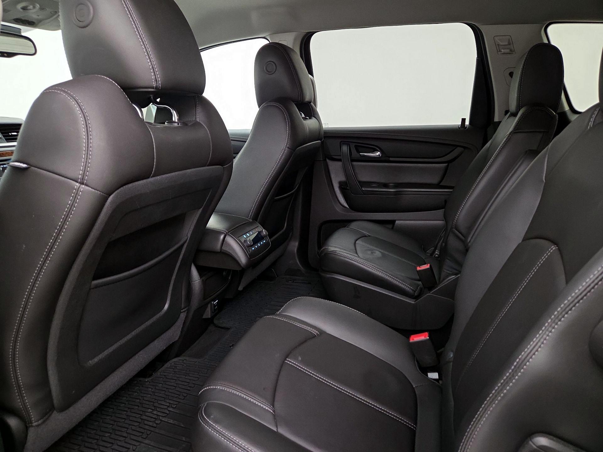 Thumbnail: 2014 Chevrolet Traverse - 16