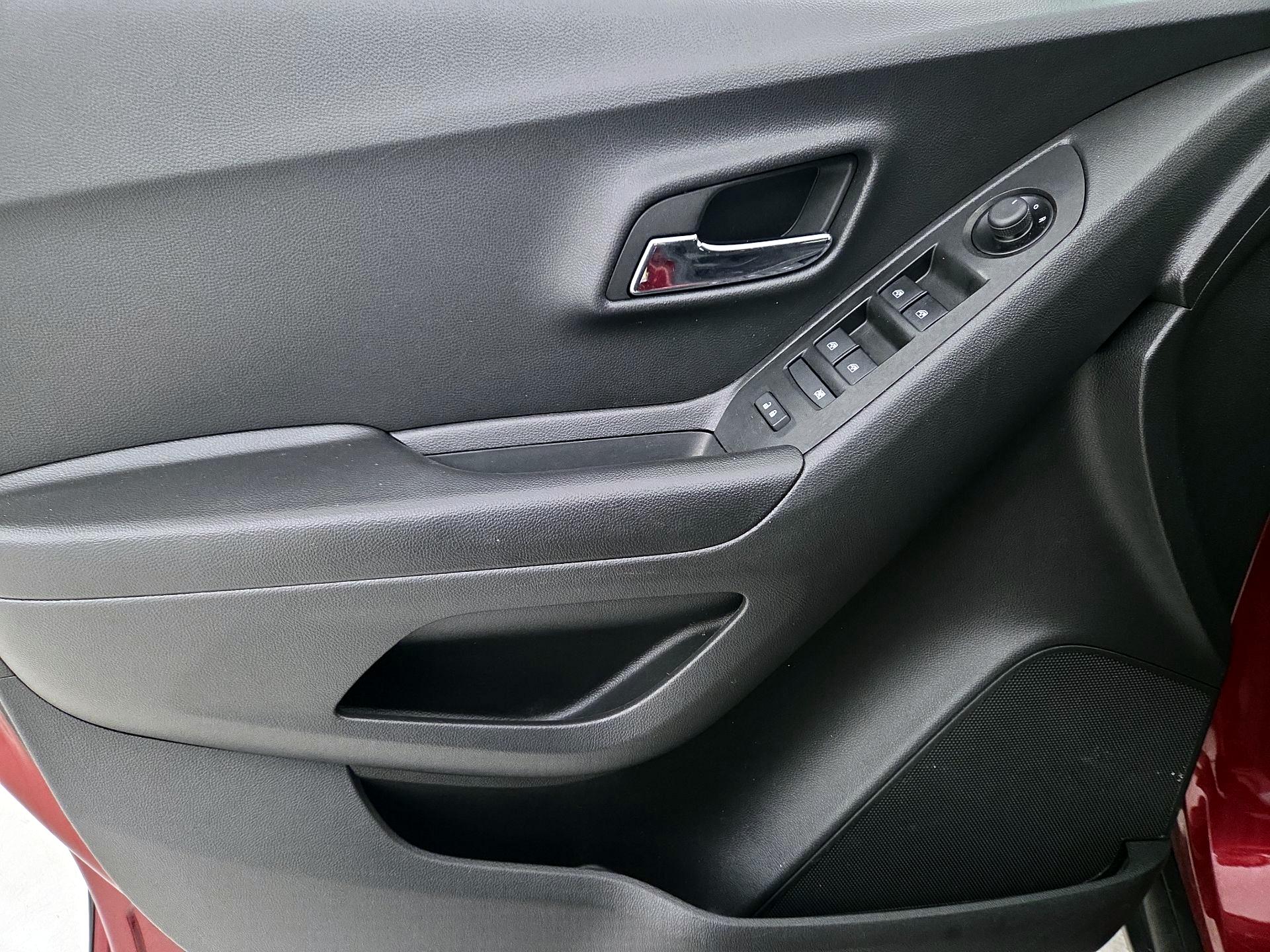 Thumbnail: 2022 Chevrolet Trax - 12