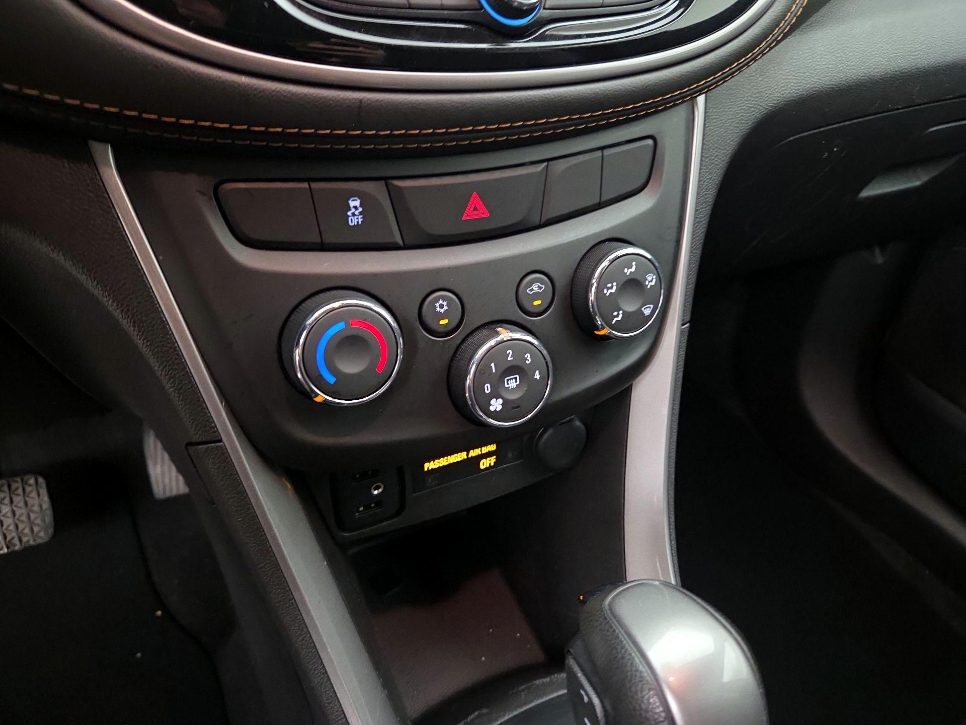 Thumbnail: 2022 Chevrolet Trax - 16