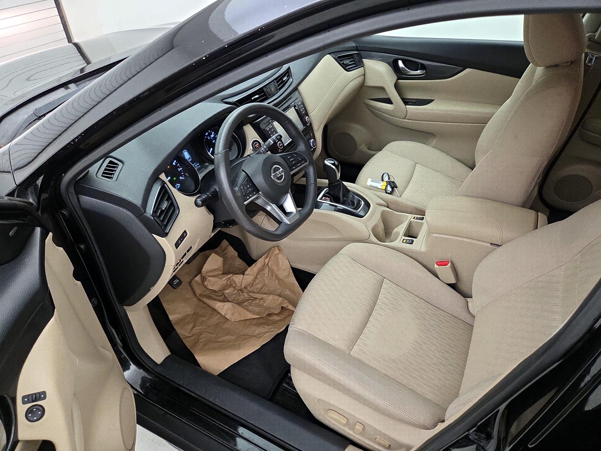 Thumbnail: 2017 Nissan Rogue - 11