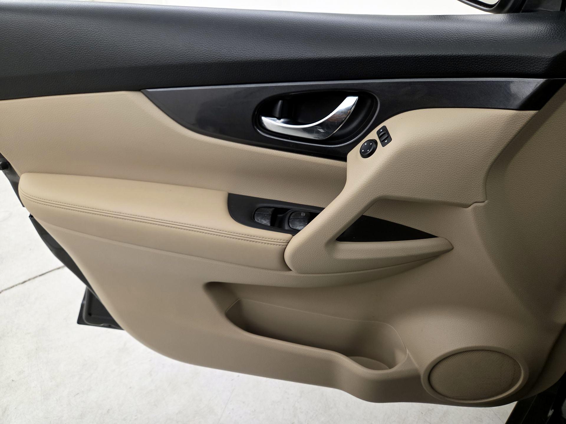 Thumbnail: 2017 Nissan Rogue - 12