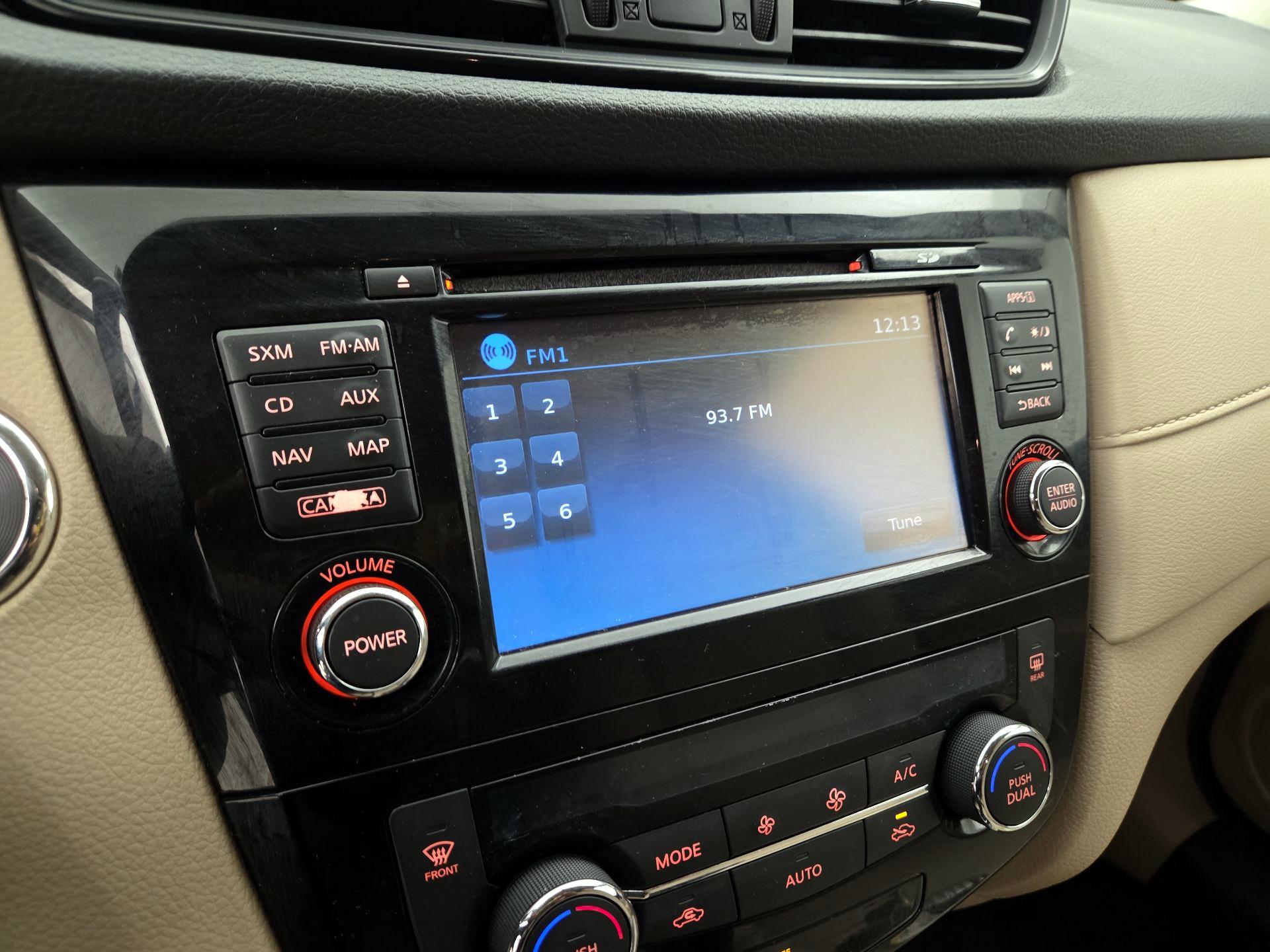 Thumbnail: 2017 Nissan Rogue - 16