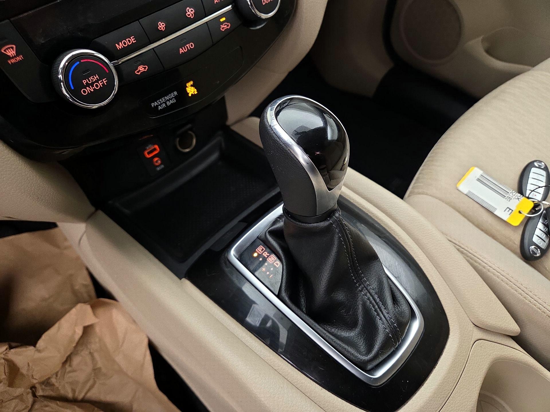 Thumbnail: 2017 Nissan Rogue - 18