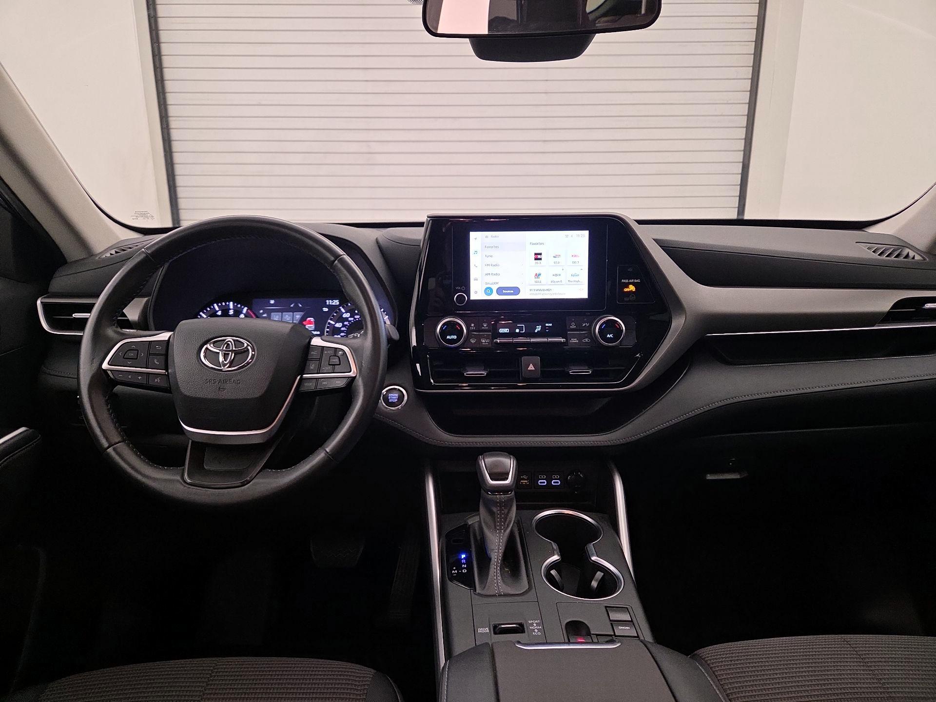 Thumbnail: 2023 Toyota Highlander - 9