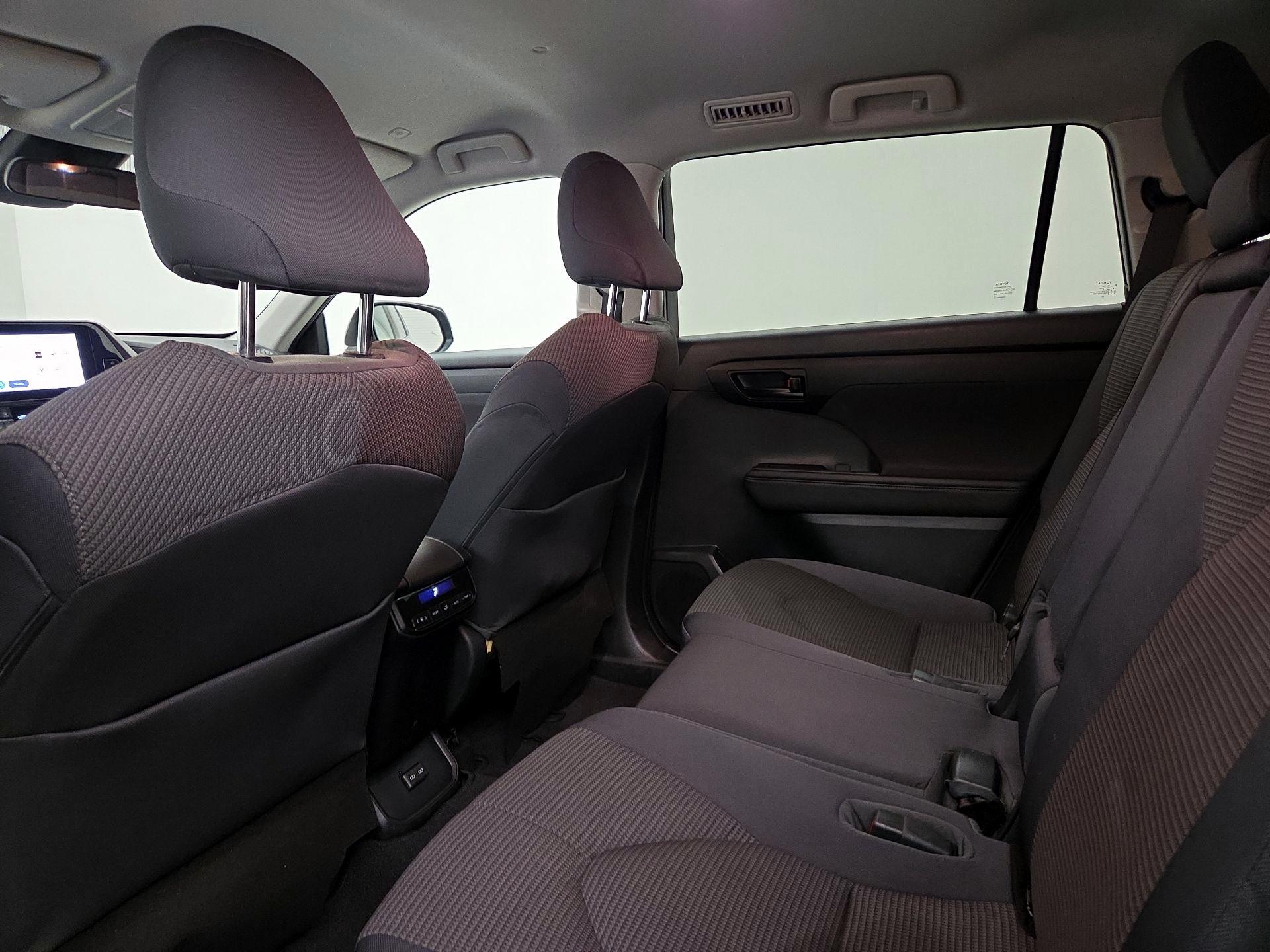 Thumbnail: 2023 Toyota Highlander - 18