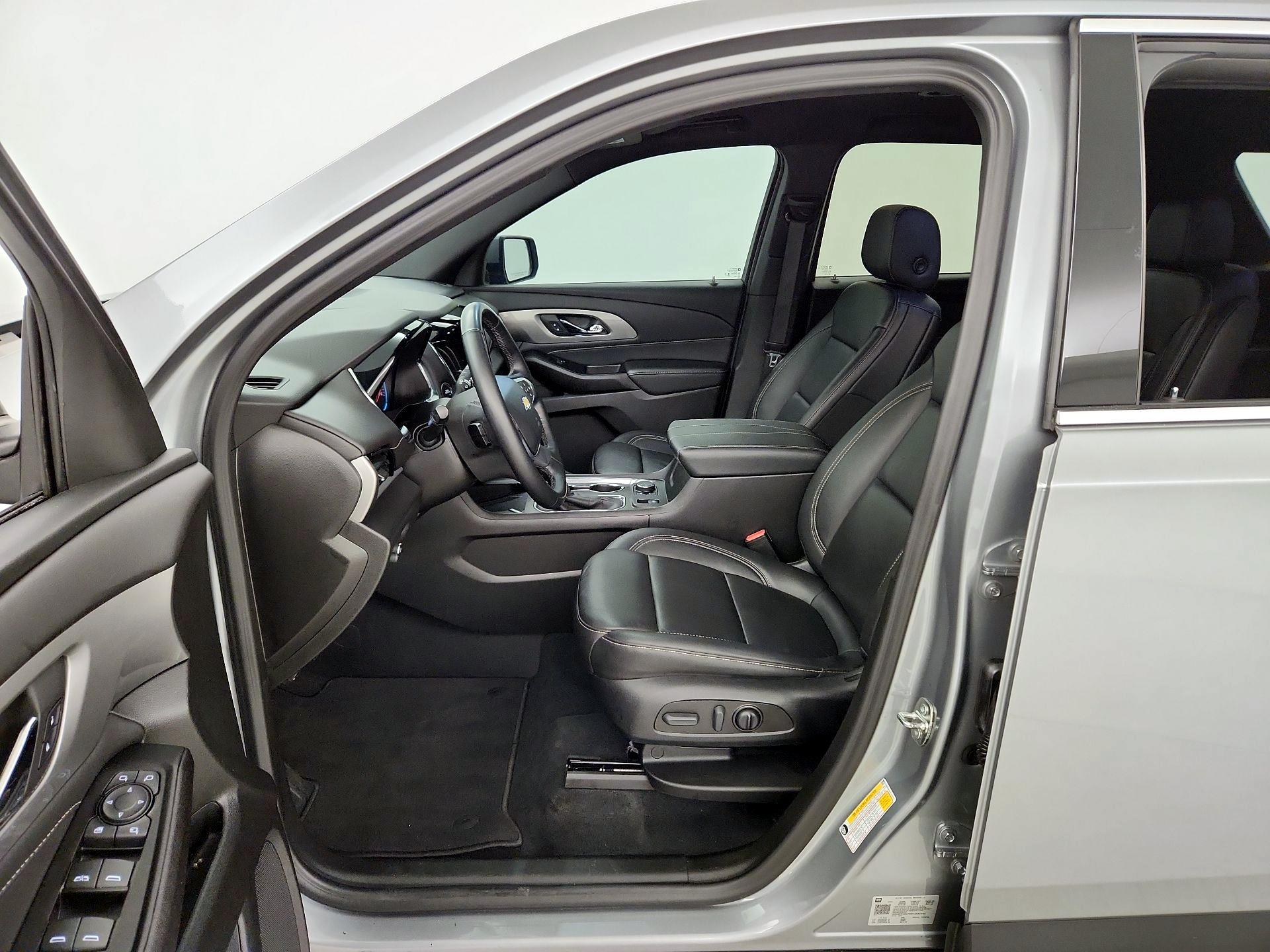 Thumbnail: 2023 Chevrolet Traverse - 11