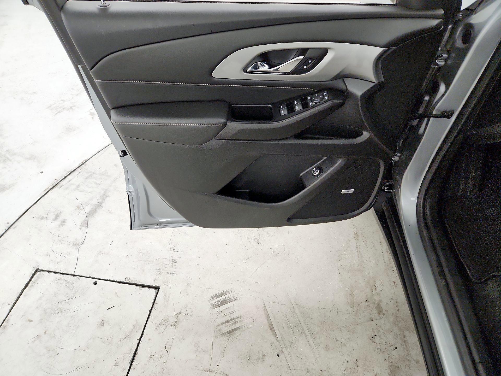 Thumbnail: 2023 Chevrolet Traverse - 12