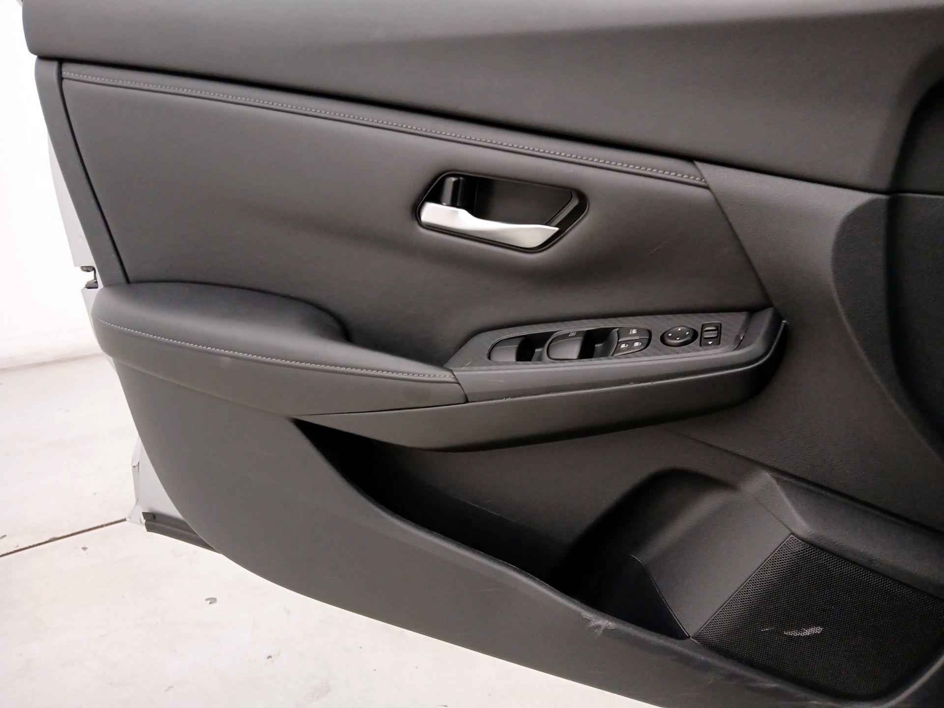 Thumbnail: 2021 Nissan Sentra - 12