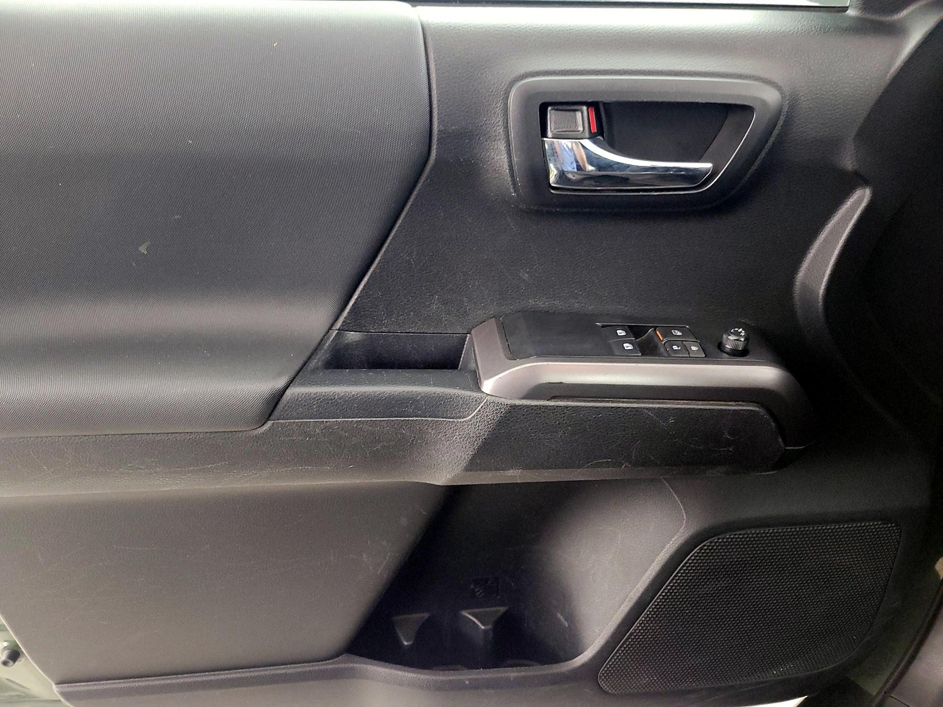 Thumbnail: 2022 Toyota Tacoma - 12