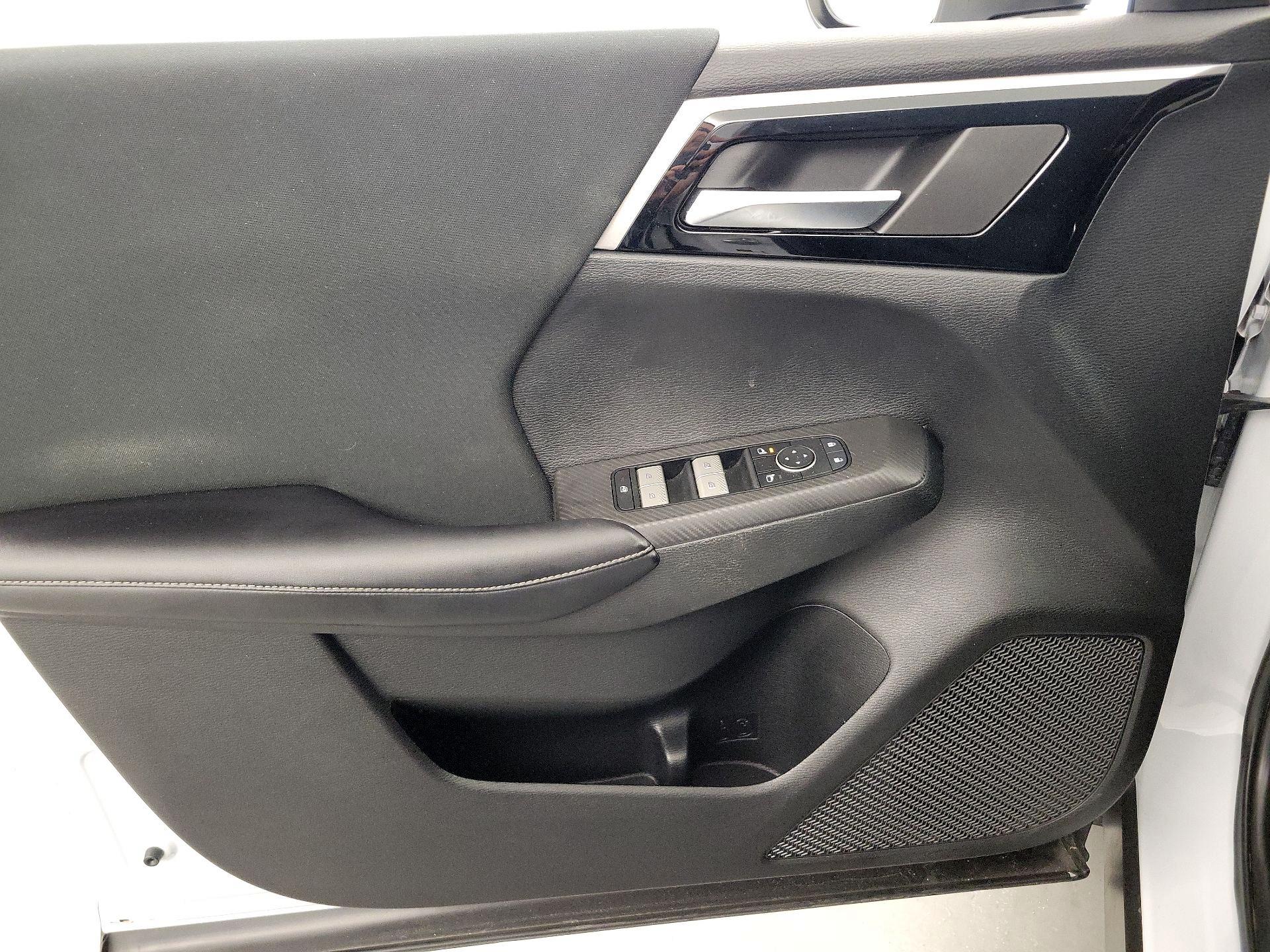 Thumbnail: 2022 Mitsubishi Outlander - 12