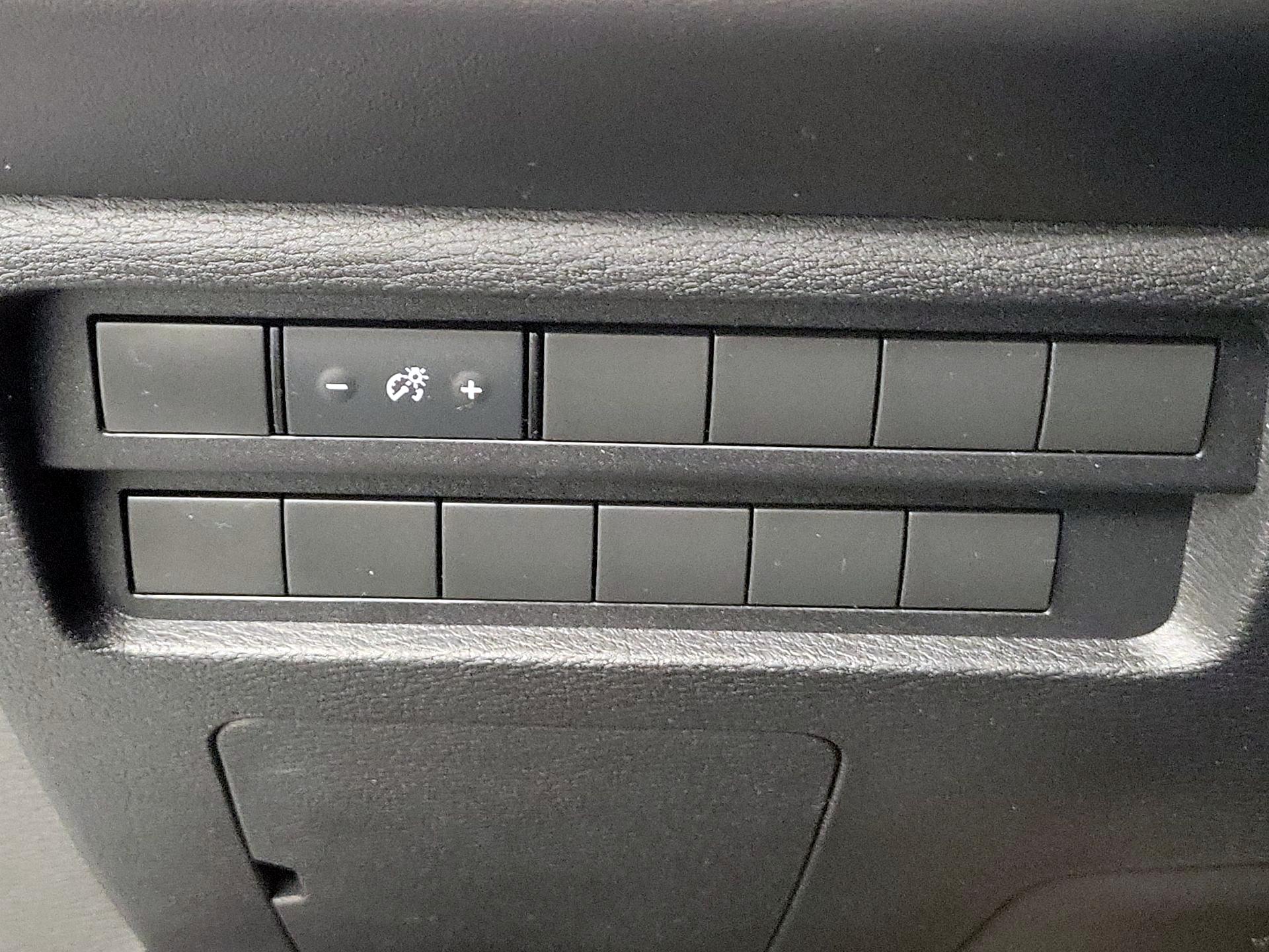 Thumbnail: 2022 Mitsubishi Outlander - 13