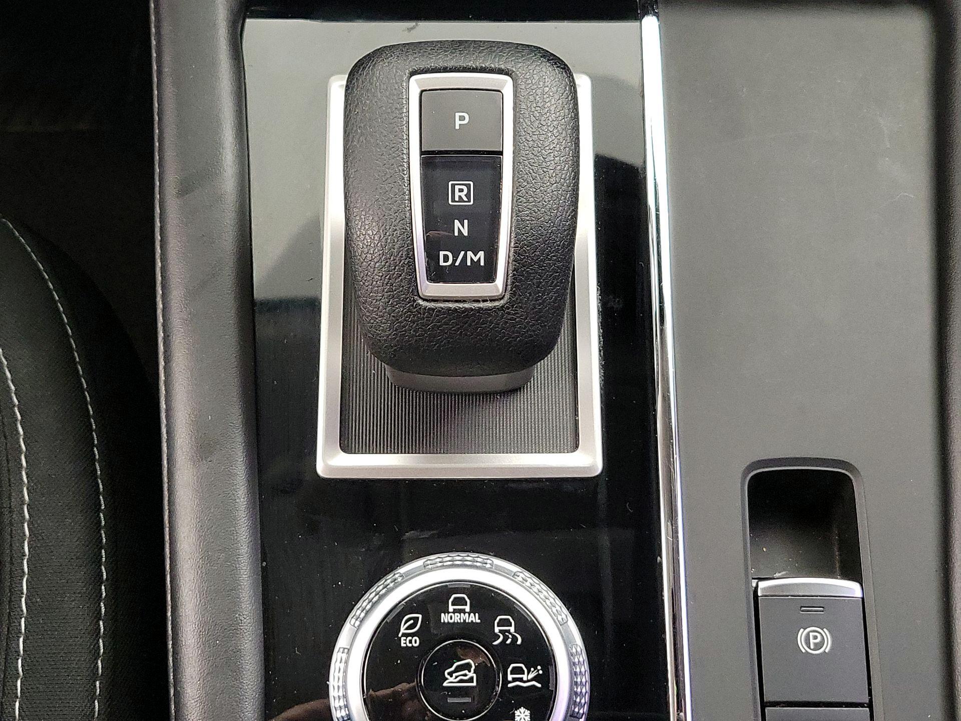 Thumbnail: 2022 Mitsubishi Outlander - 17