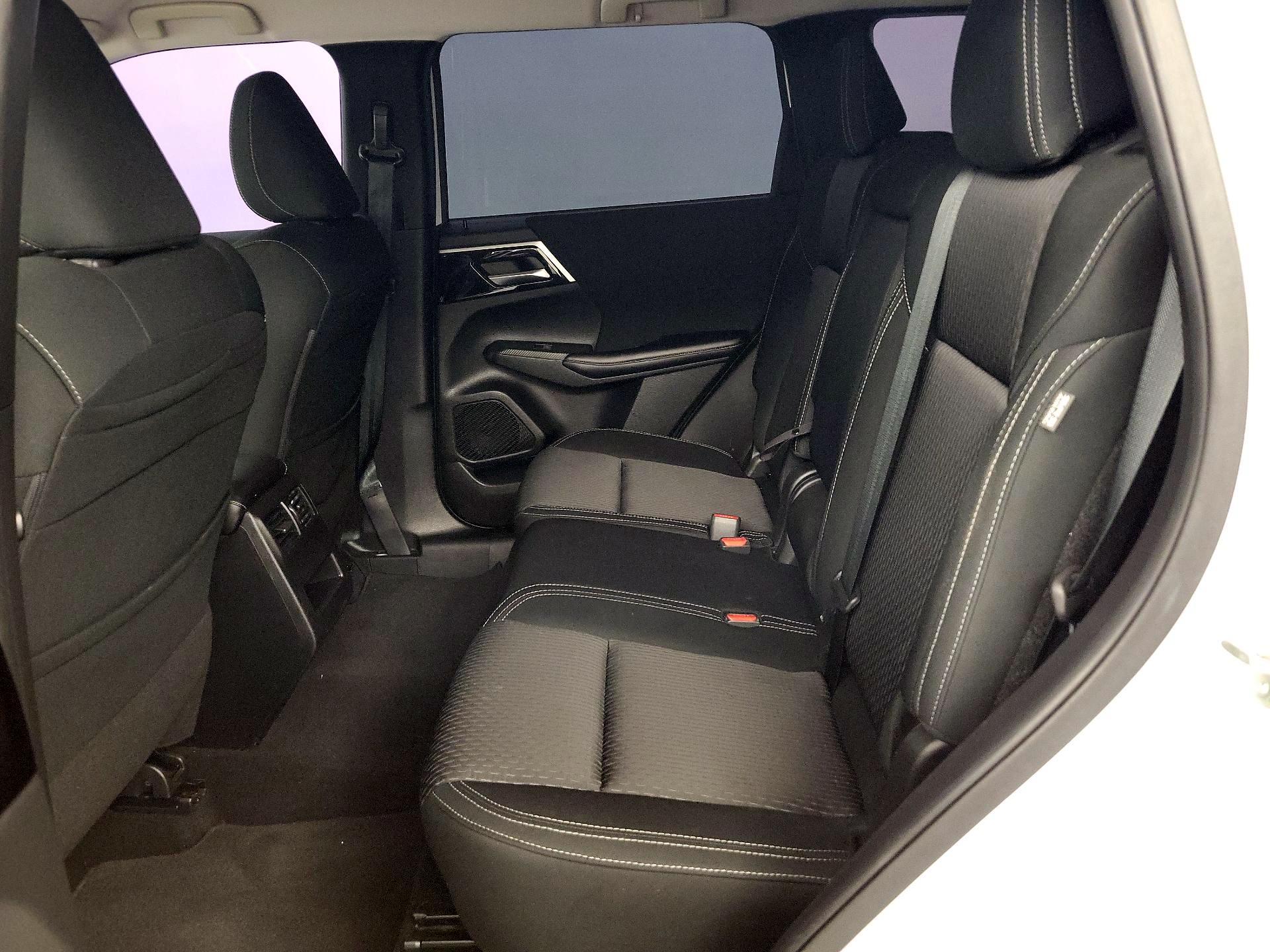 Thumbnail: 2022 Mitsubishi Outlander - 19