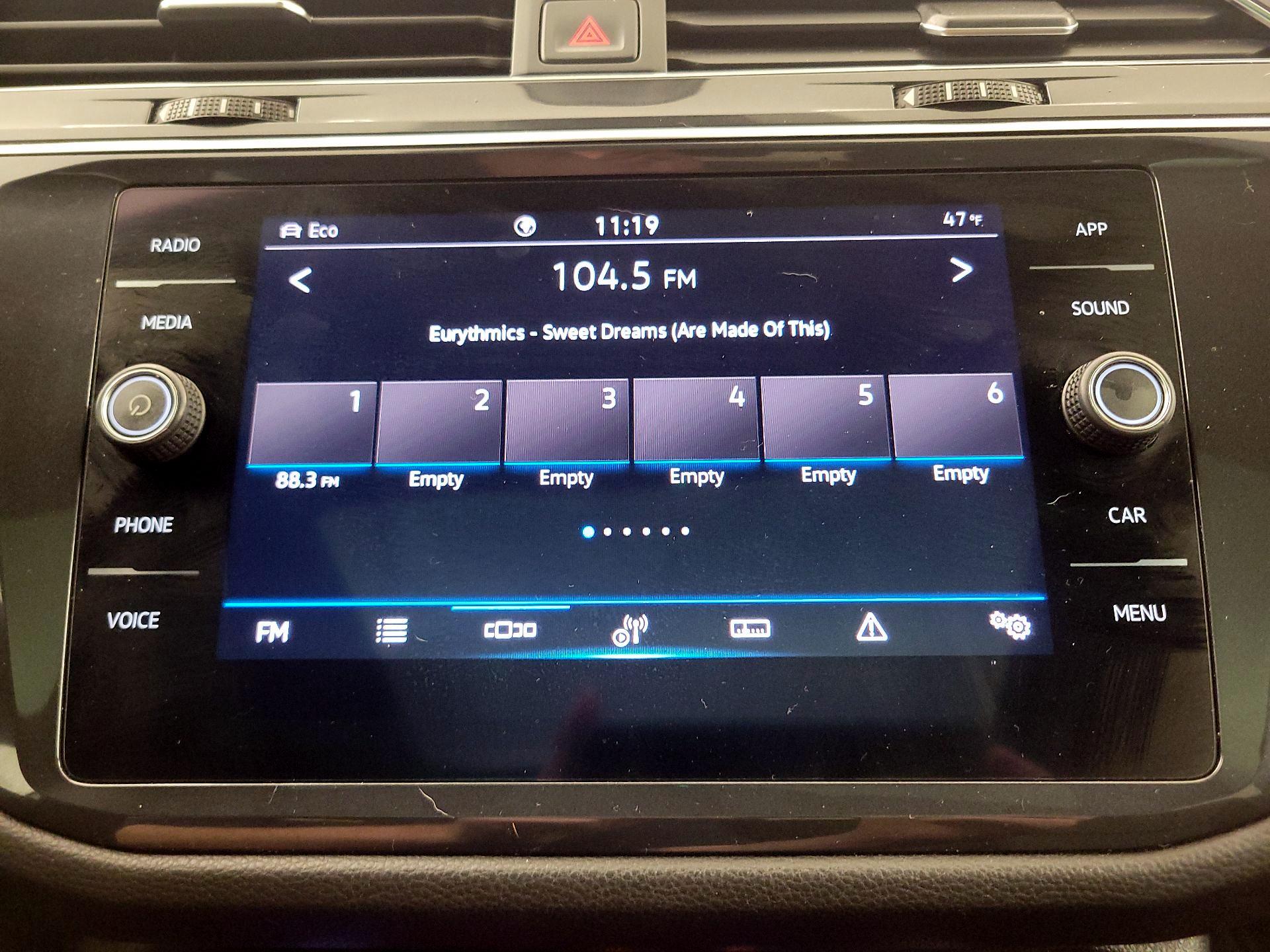 Thumbnail: 2022 Volkswagen Tiguan - 15