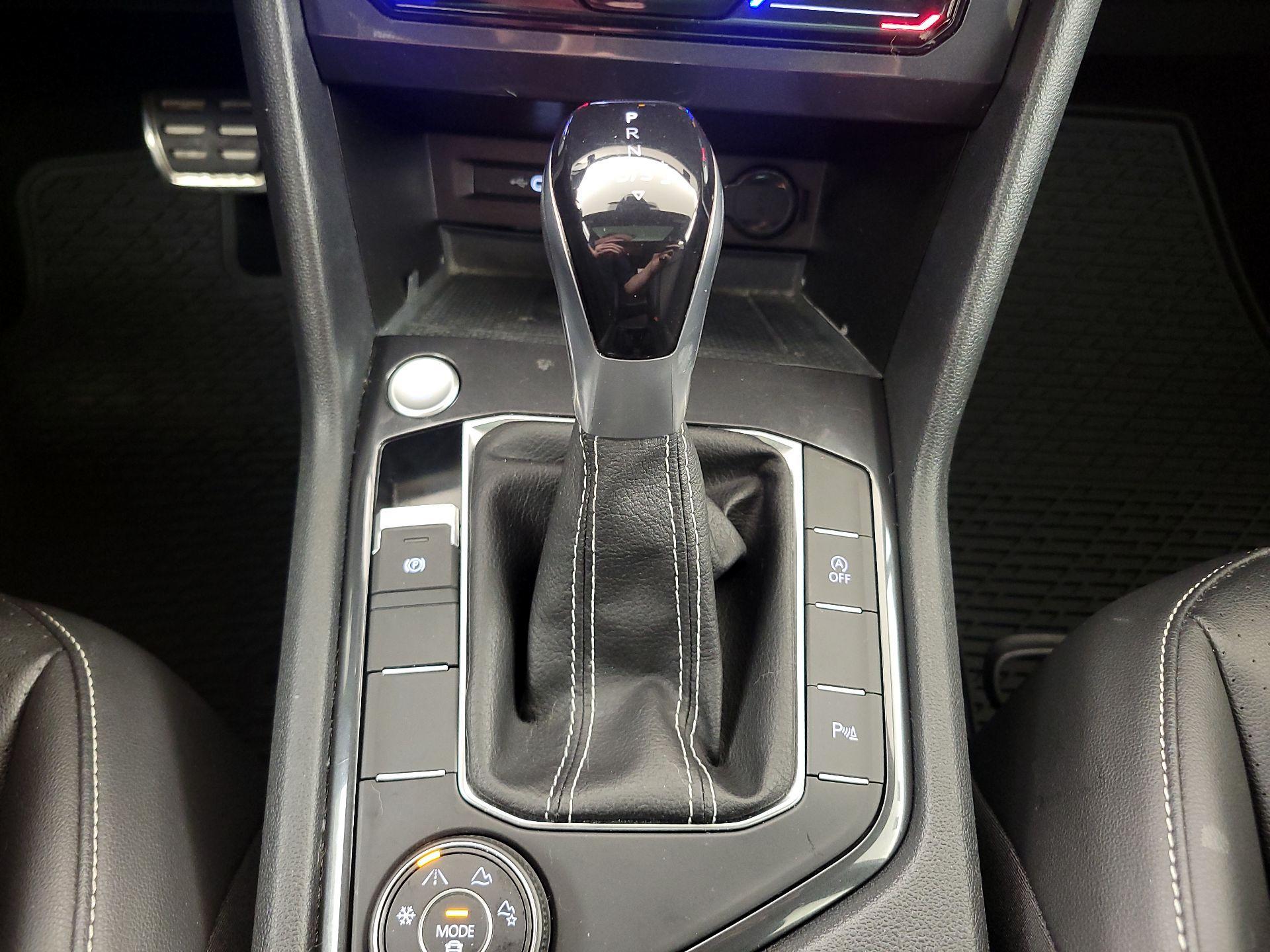 Thumbnail: 2022 Volkswagen Tiguan - 17