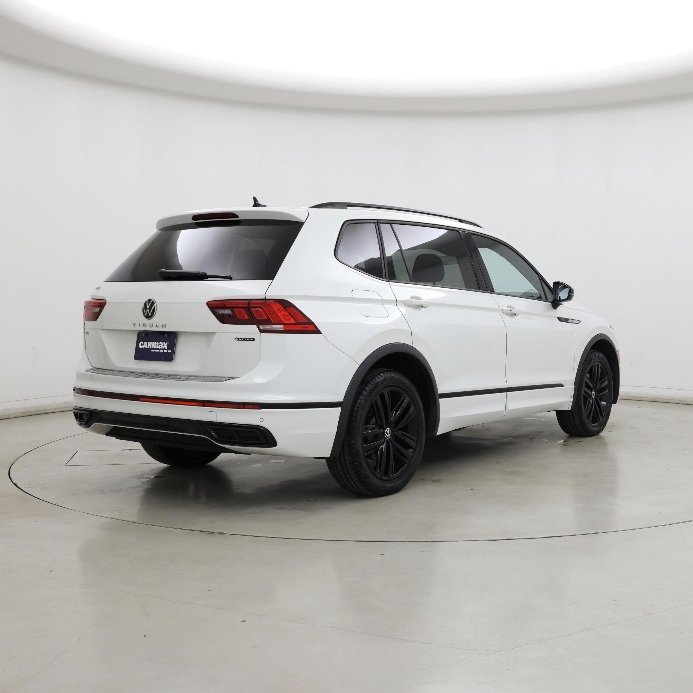 Thumbnail: 2022 Volkswagen Tiguan - 8