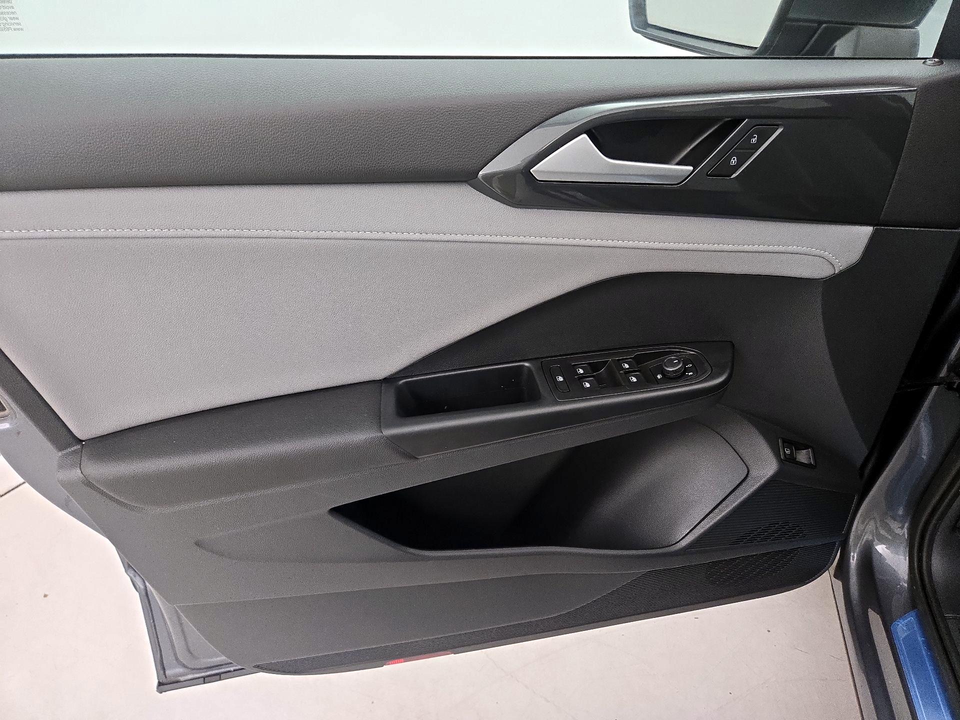 Thumbnail: 2023 Volkswagen Taos - 12