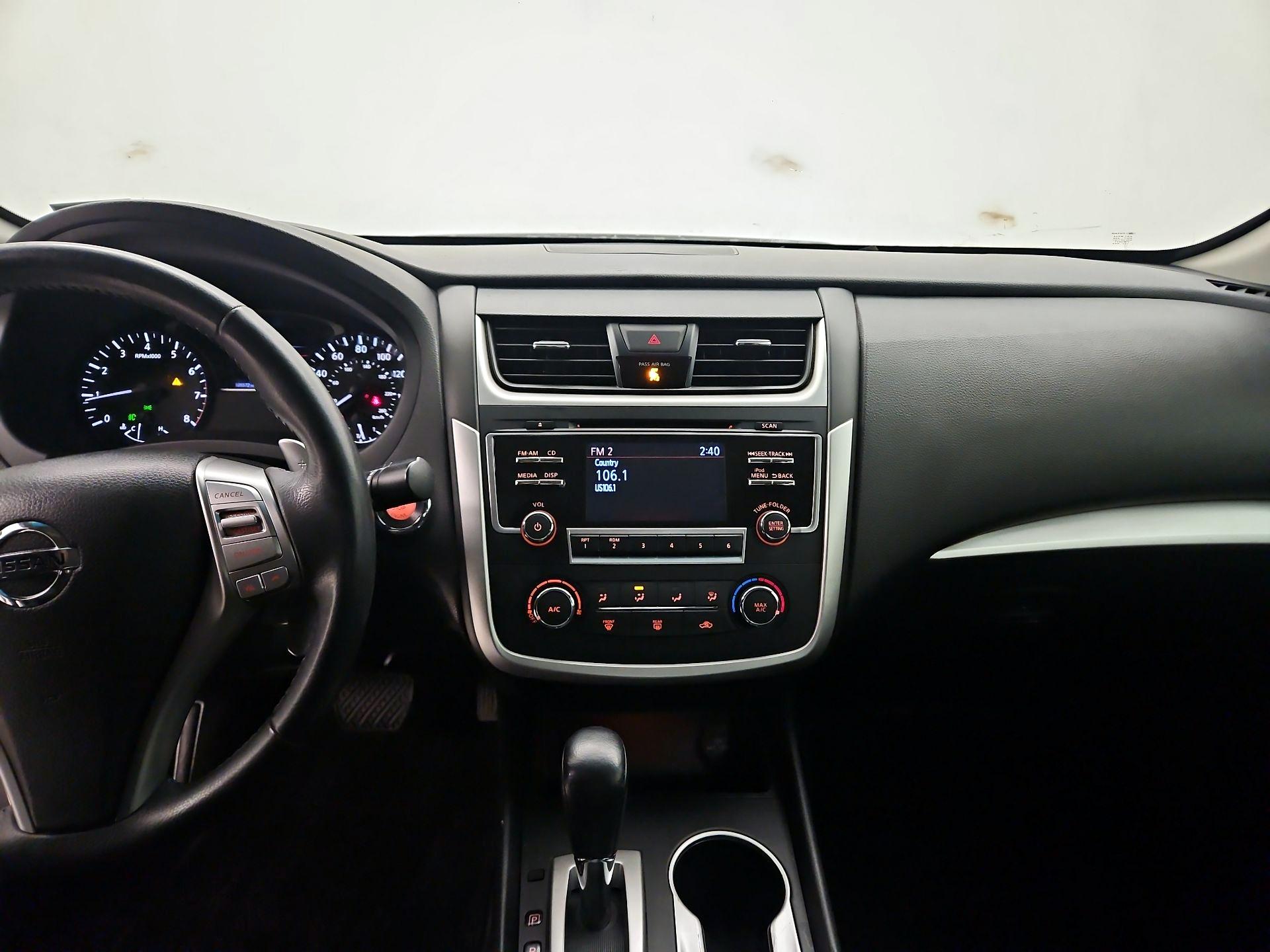 Thumbnail: 2017 Nissan Altima - 9