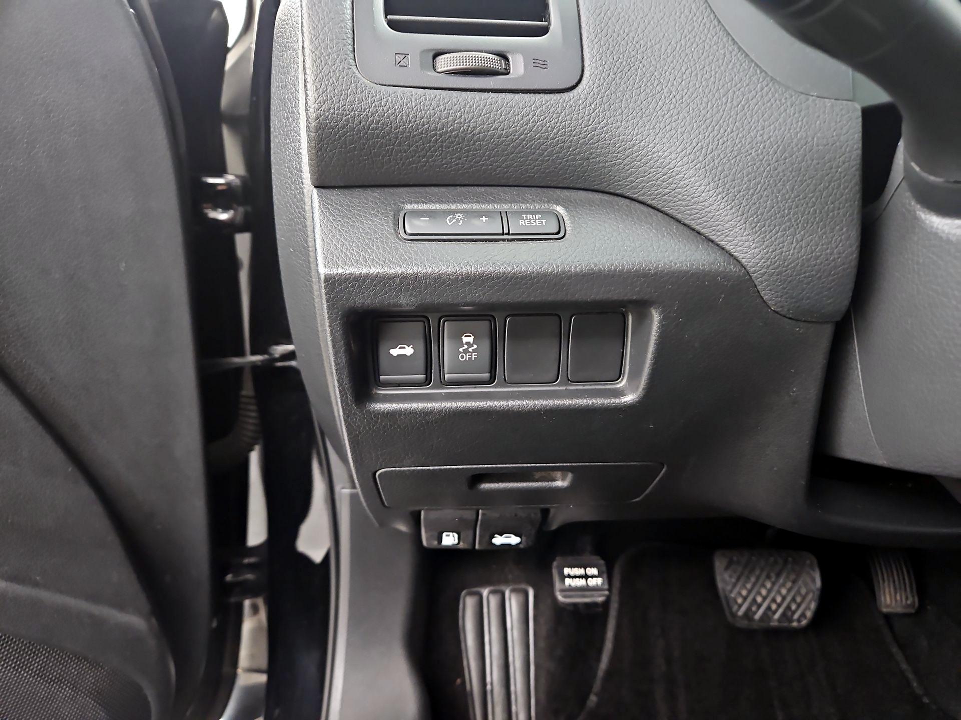 Thumbnail: 2017 Nissan Altima - 13