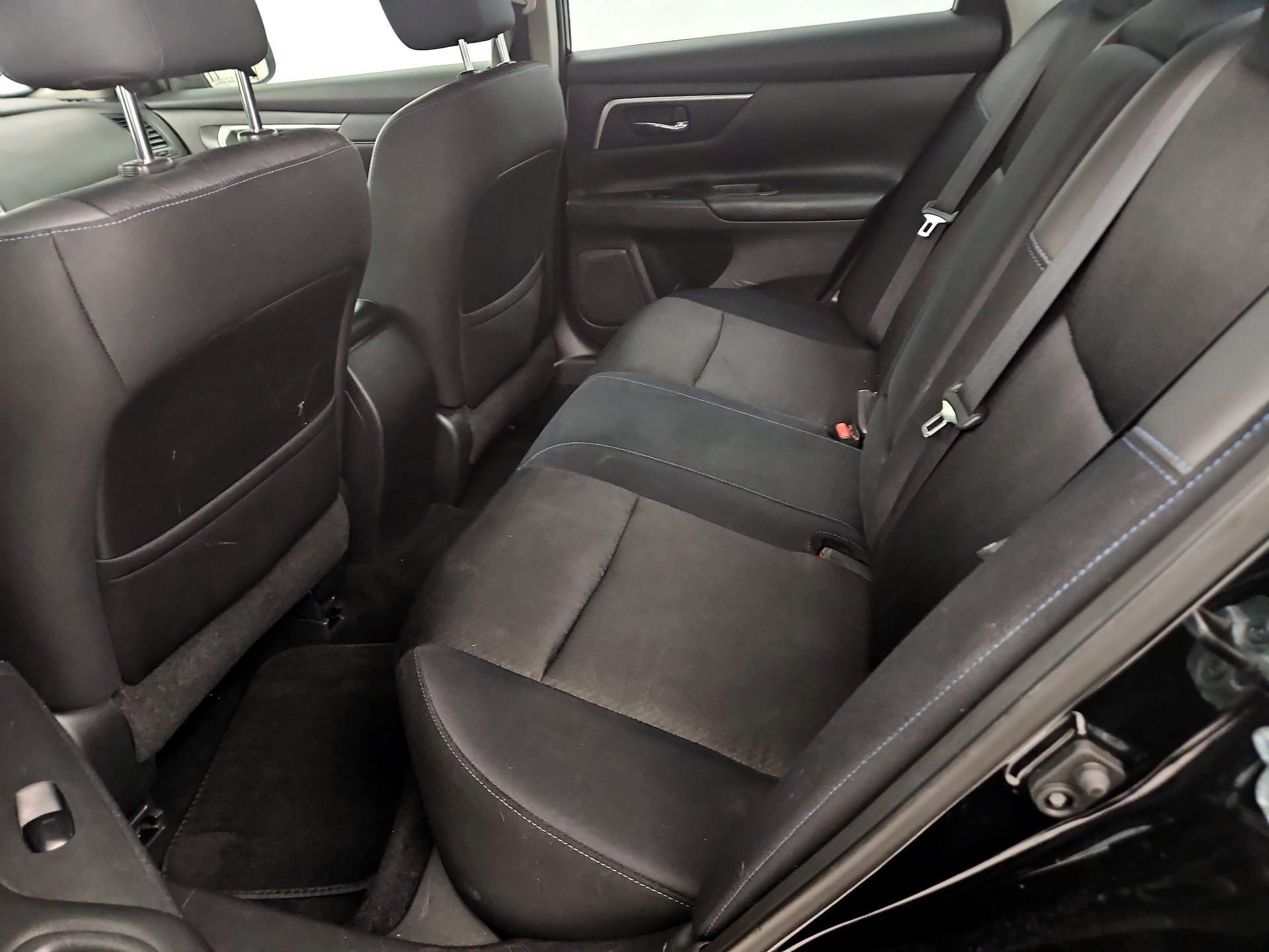 Thumbnail: 2017 Nissan Altima - 19