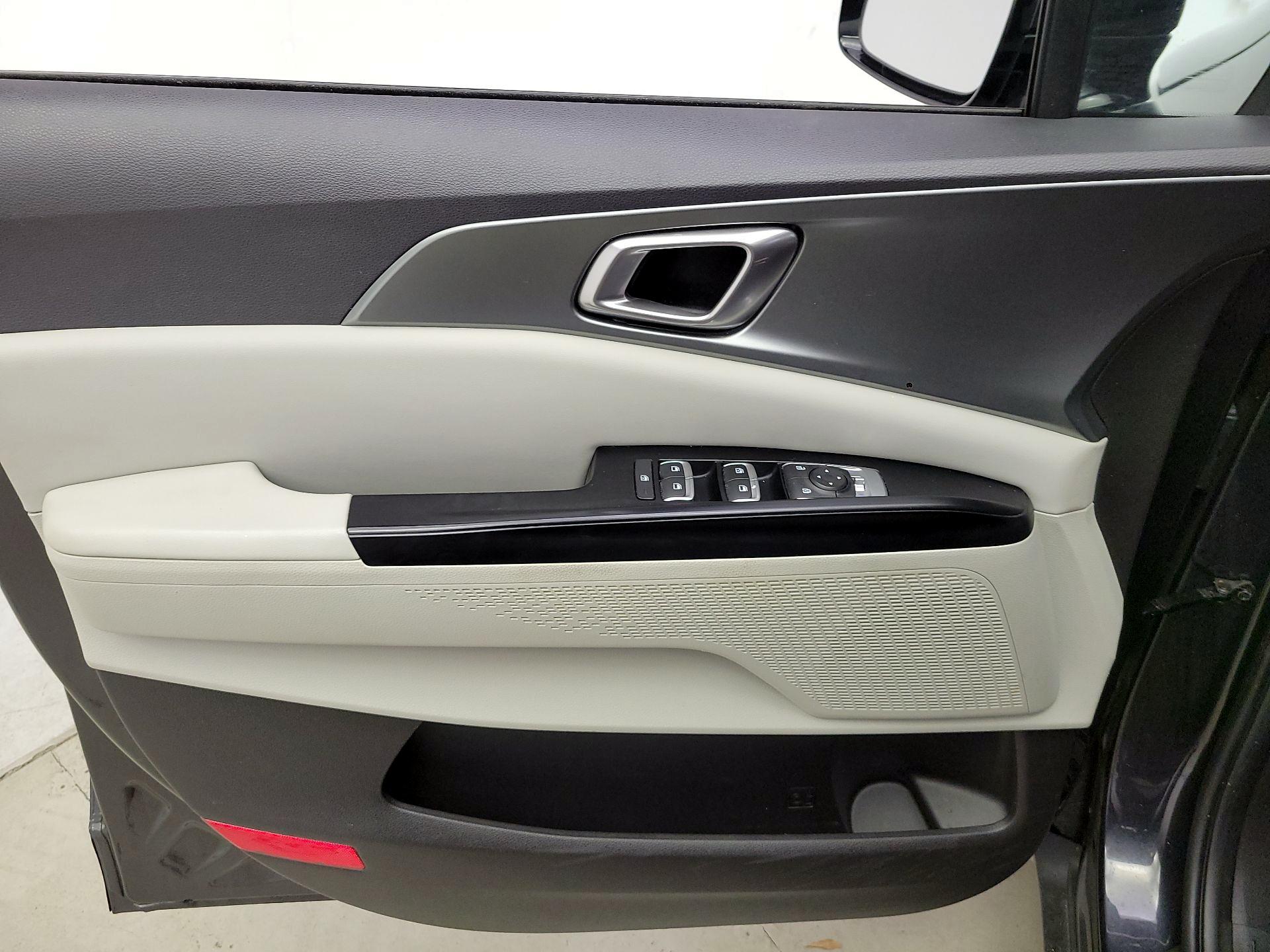 Thumbnail: 2022 Kia Carnival - 12