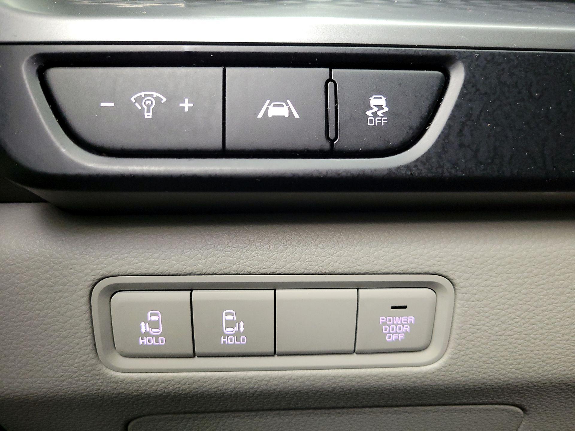 Thumbnail: 2022 Kia Carnival - 13