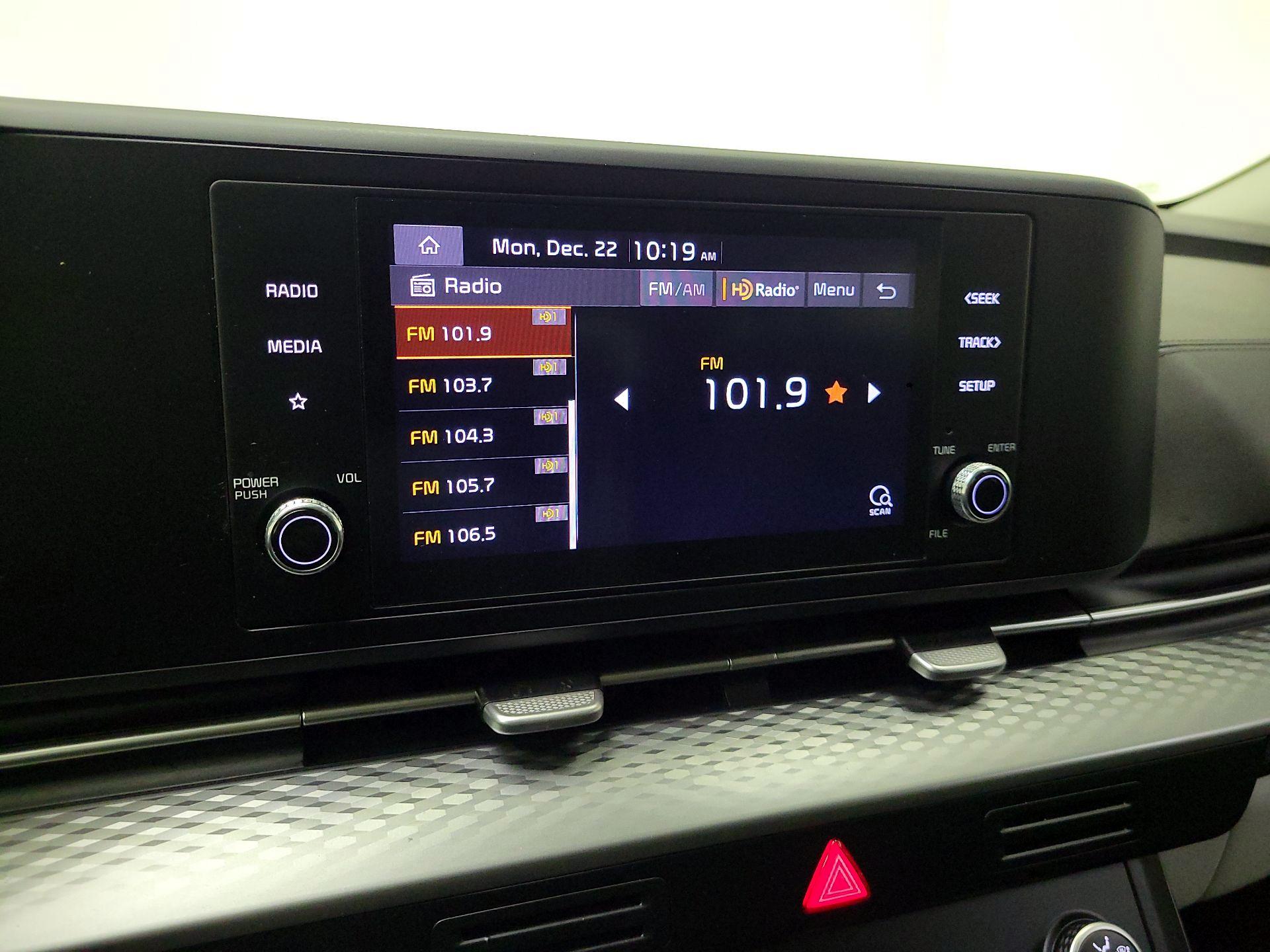 Thumbnail: 2022 Kia Carnival - 15