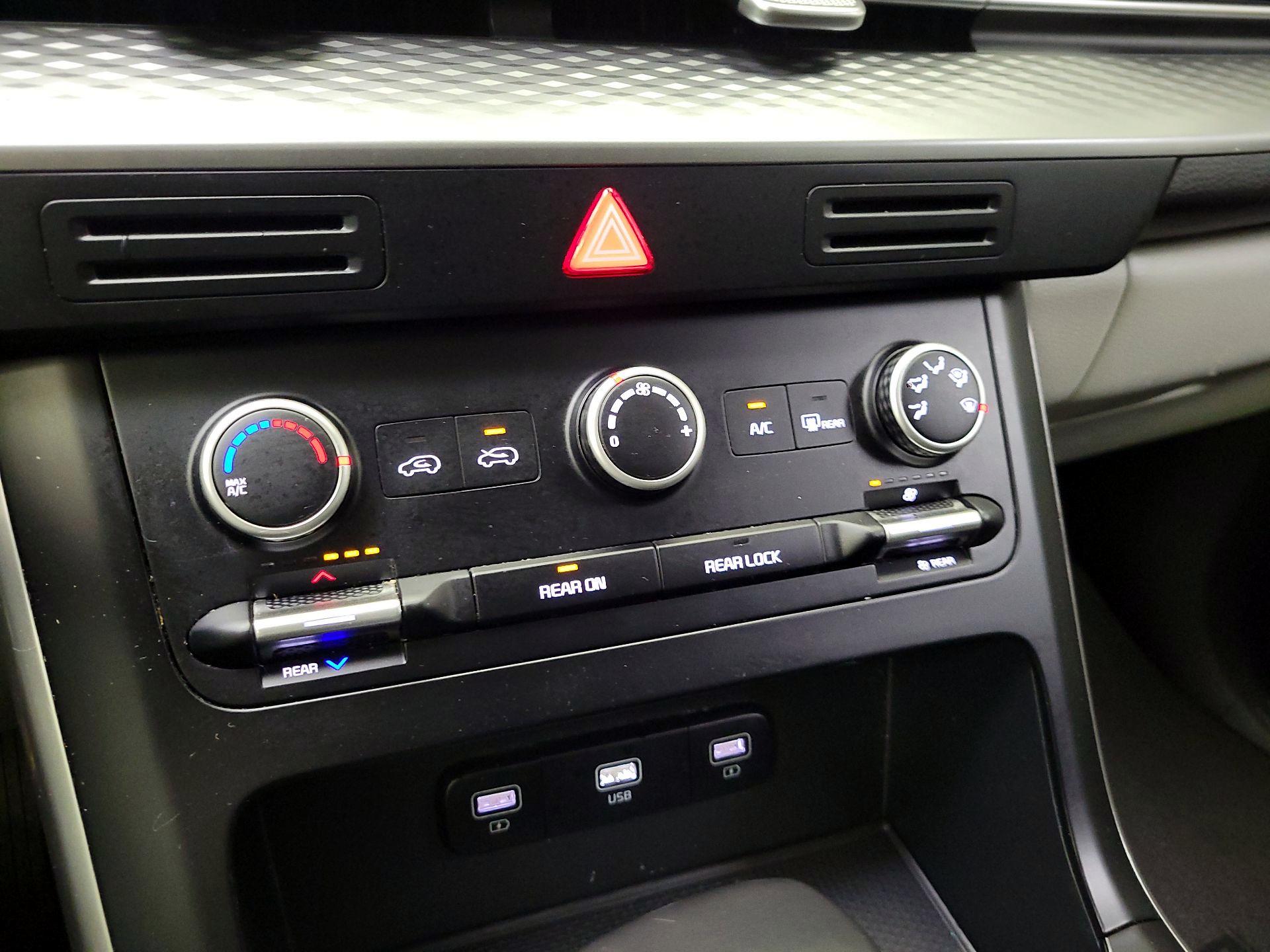 Thumbnail: 2022 Kia Carnival - 16