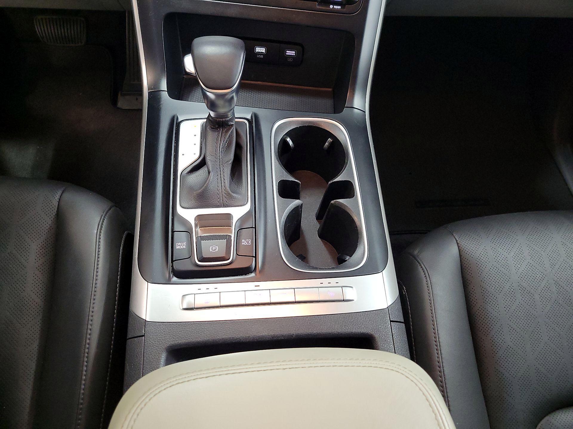 Thumbnail: 2022 Kia Carnival - 17