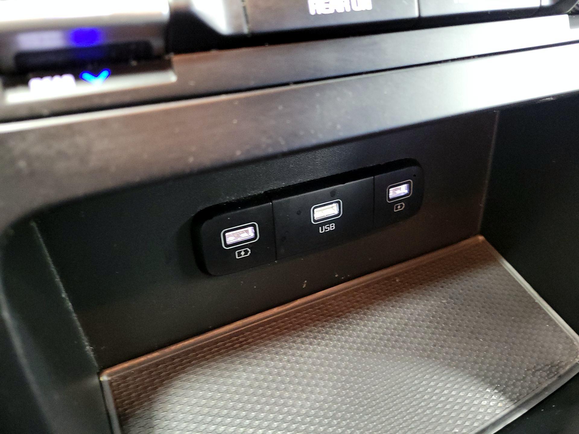 Thumbnail: 2022 Kia Carnival - 18