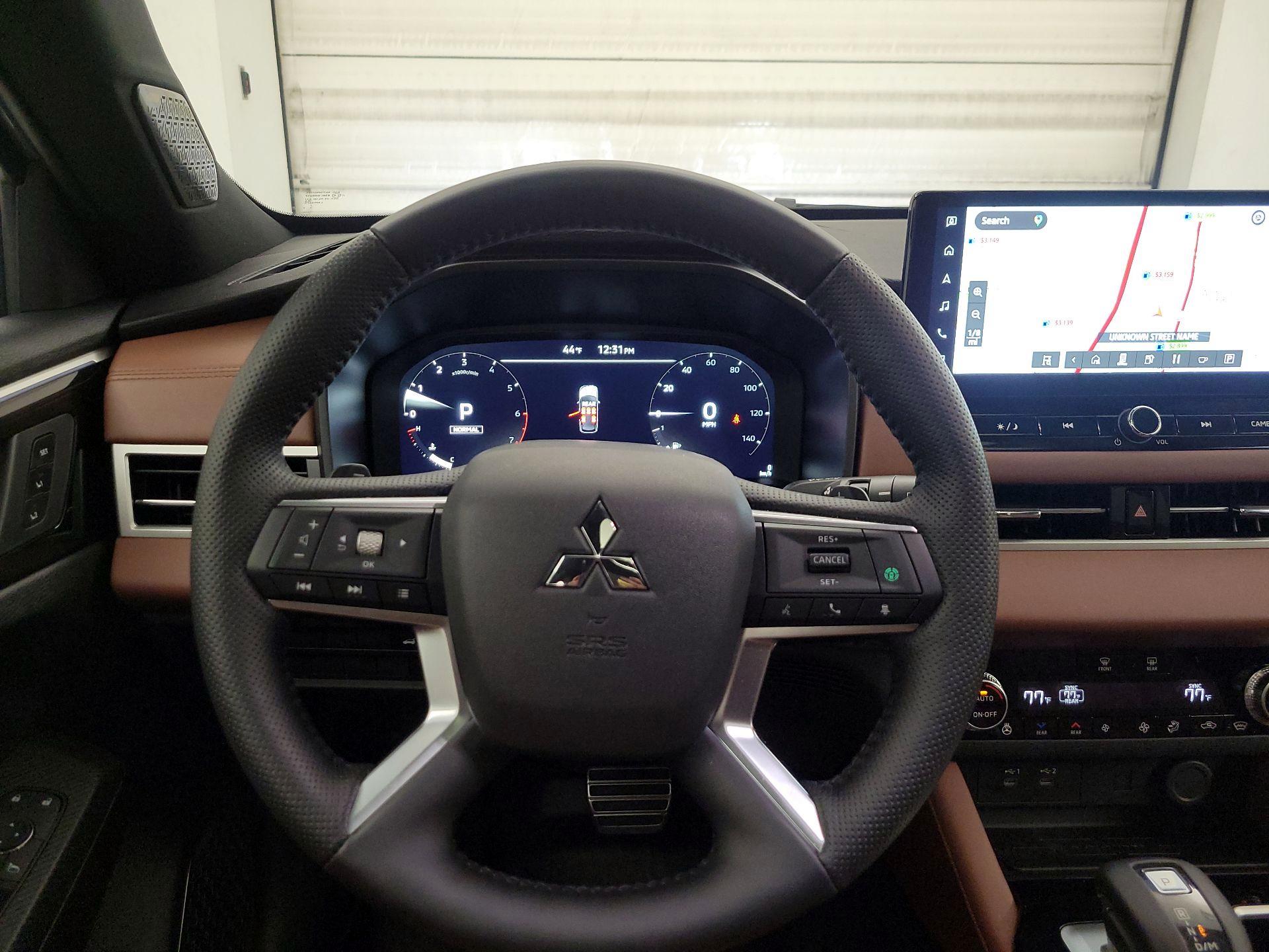 Thumbnail: 2025 Mitsubishi Outlander - 10