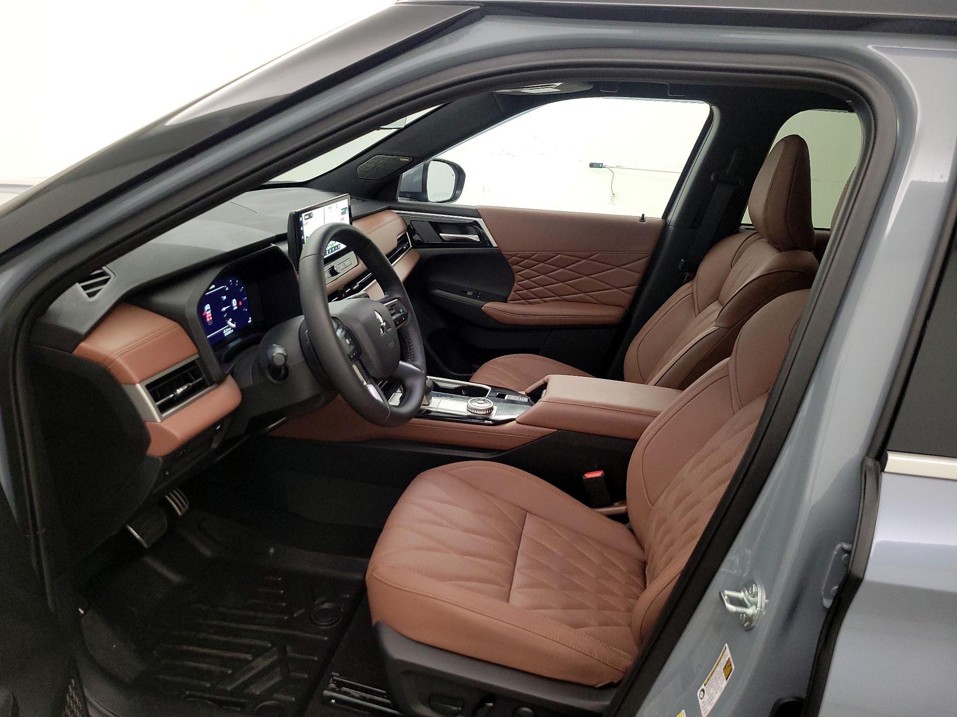 Thumbnail: 2025 Mitsubishi Outlander - 11