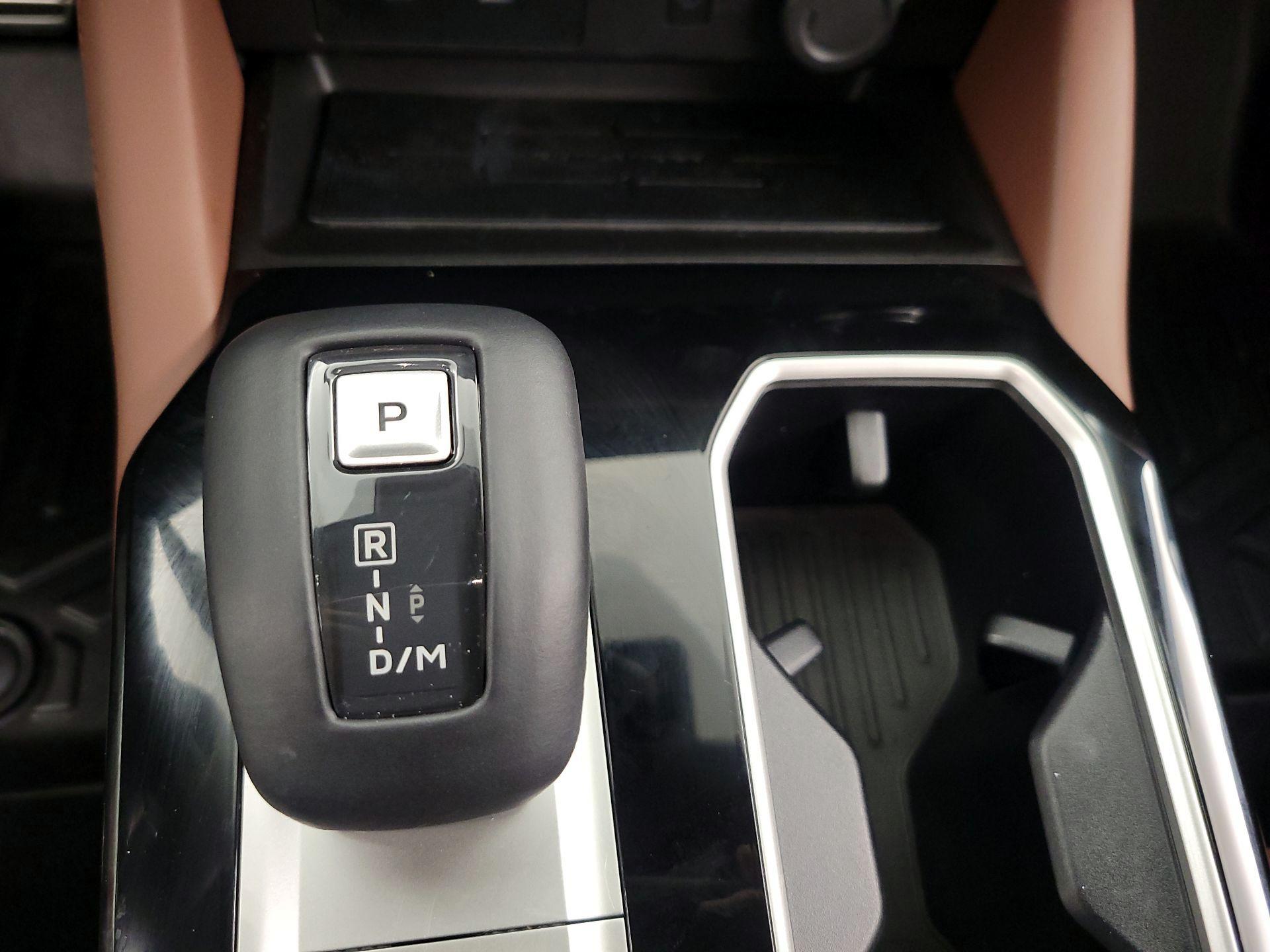 Thumbnail: 2025 Mitsubishi Outlander - 18