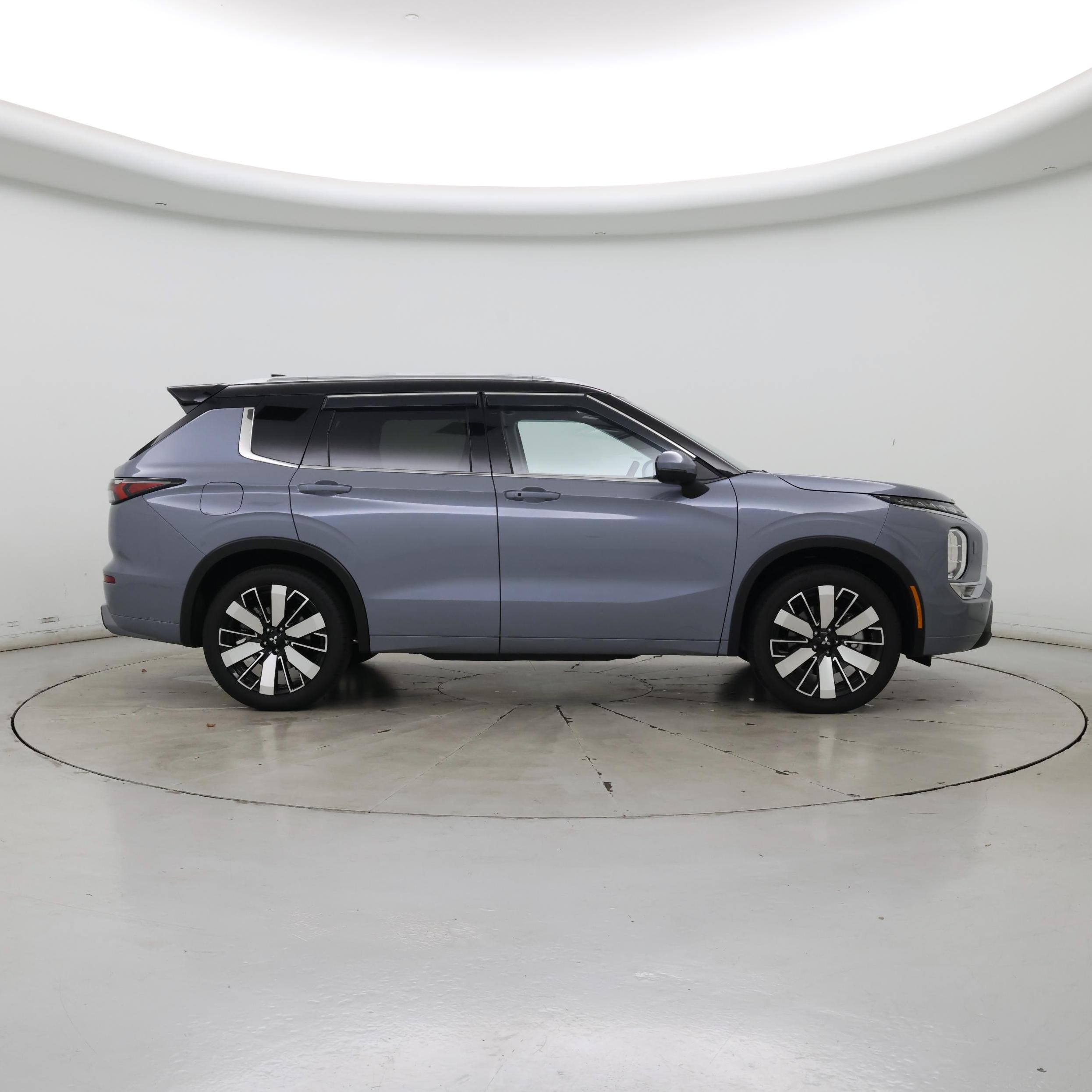 Thumbnail: 2025 Mitsubishi Outlander - 7