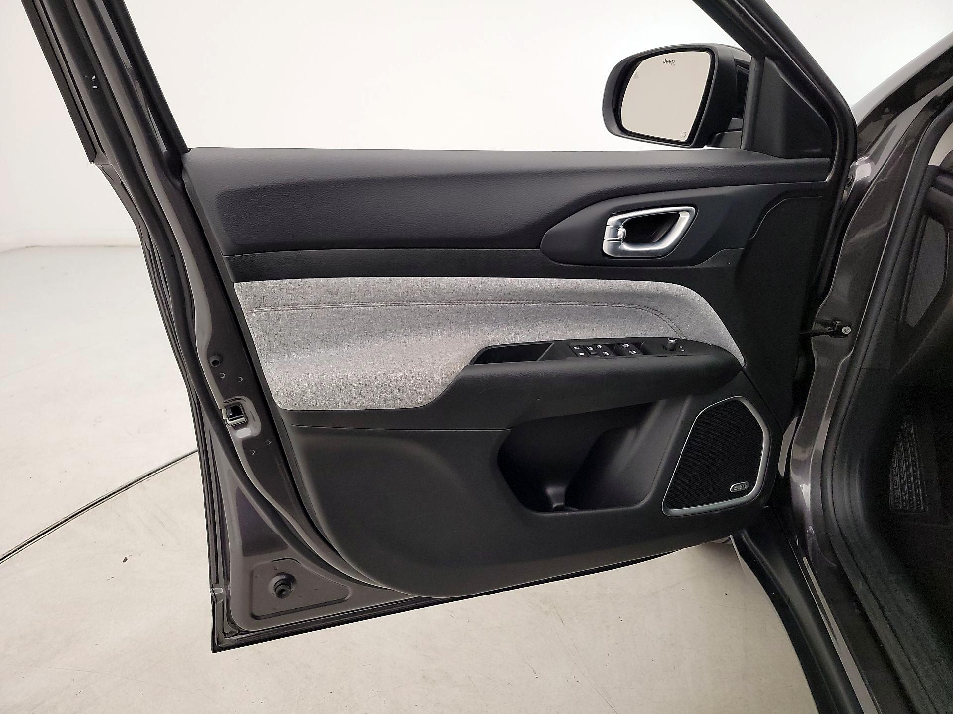 Thumbnail: 2022 Jeep Compass - 12