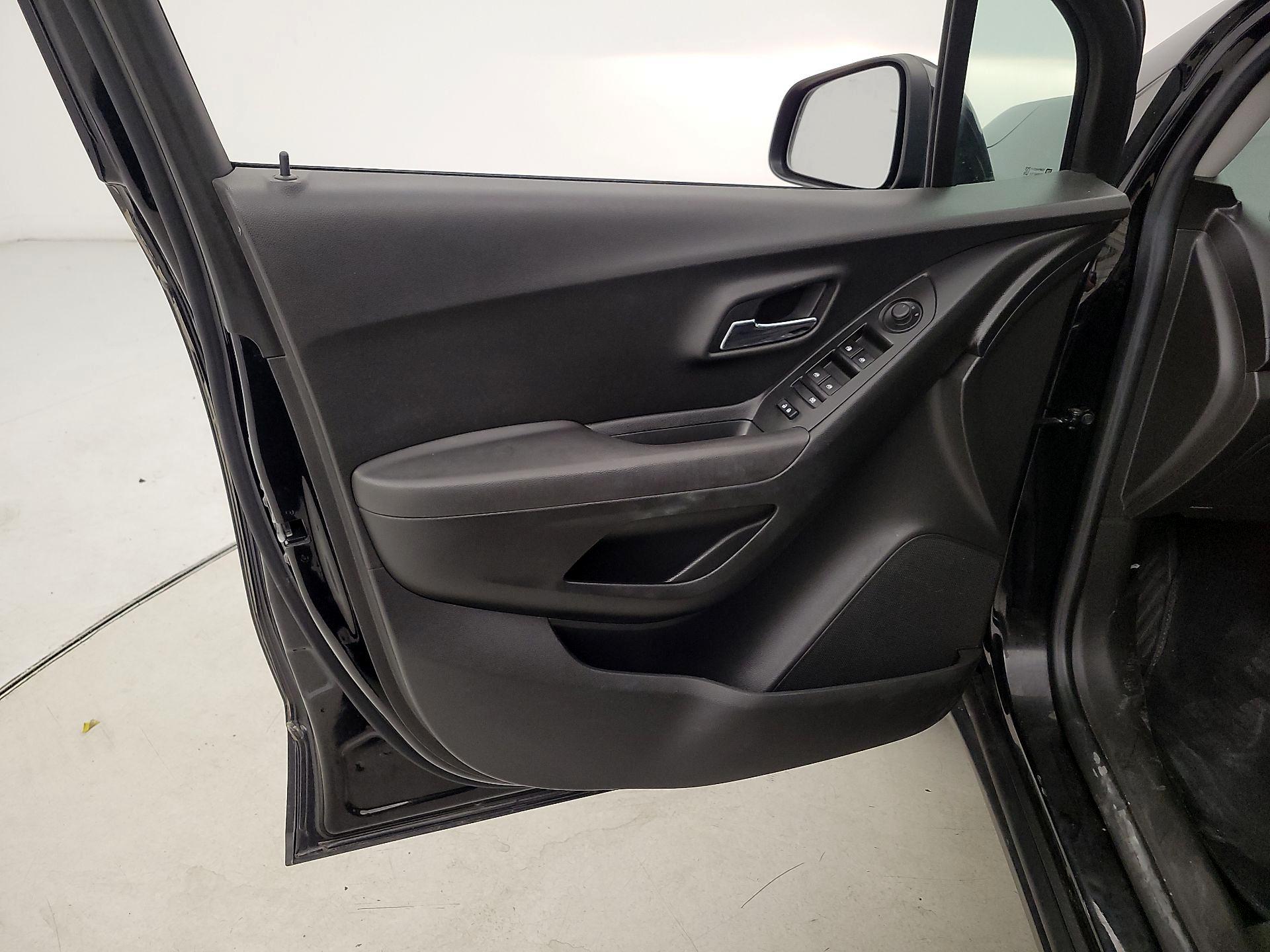 Thumbnail: 2020 Chevrolet Trax - 12