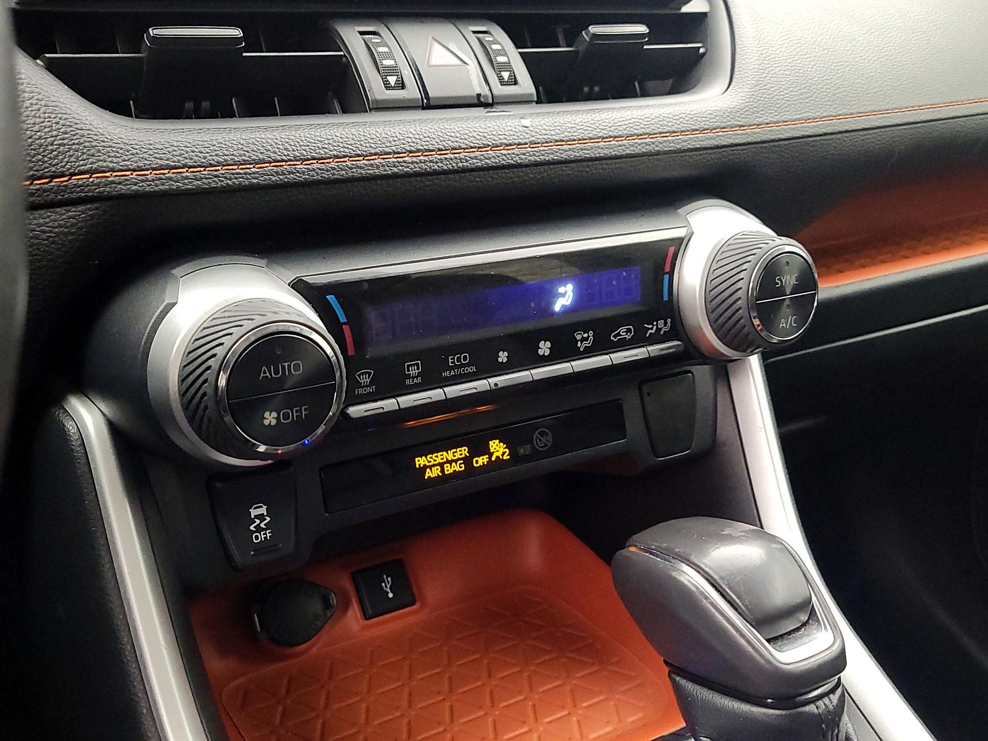 Thumbnail: 2021 Toyota RAV4 - 16