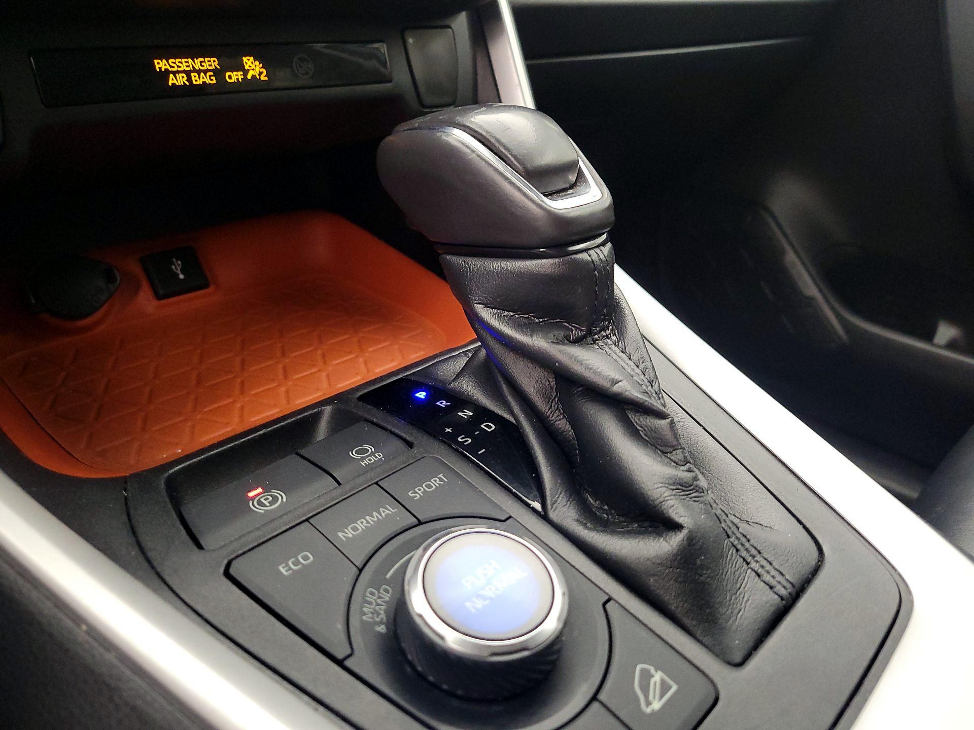 Thumbnail: 2021 Toyota RAV4 - 17