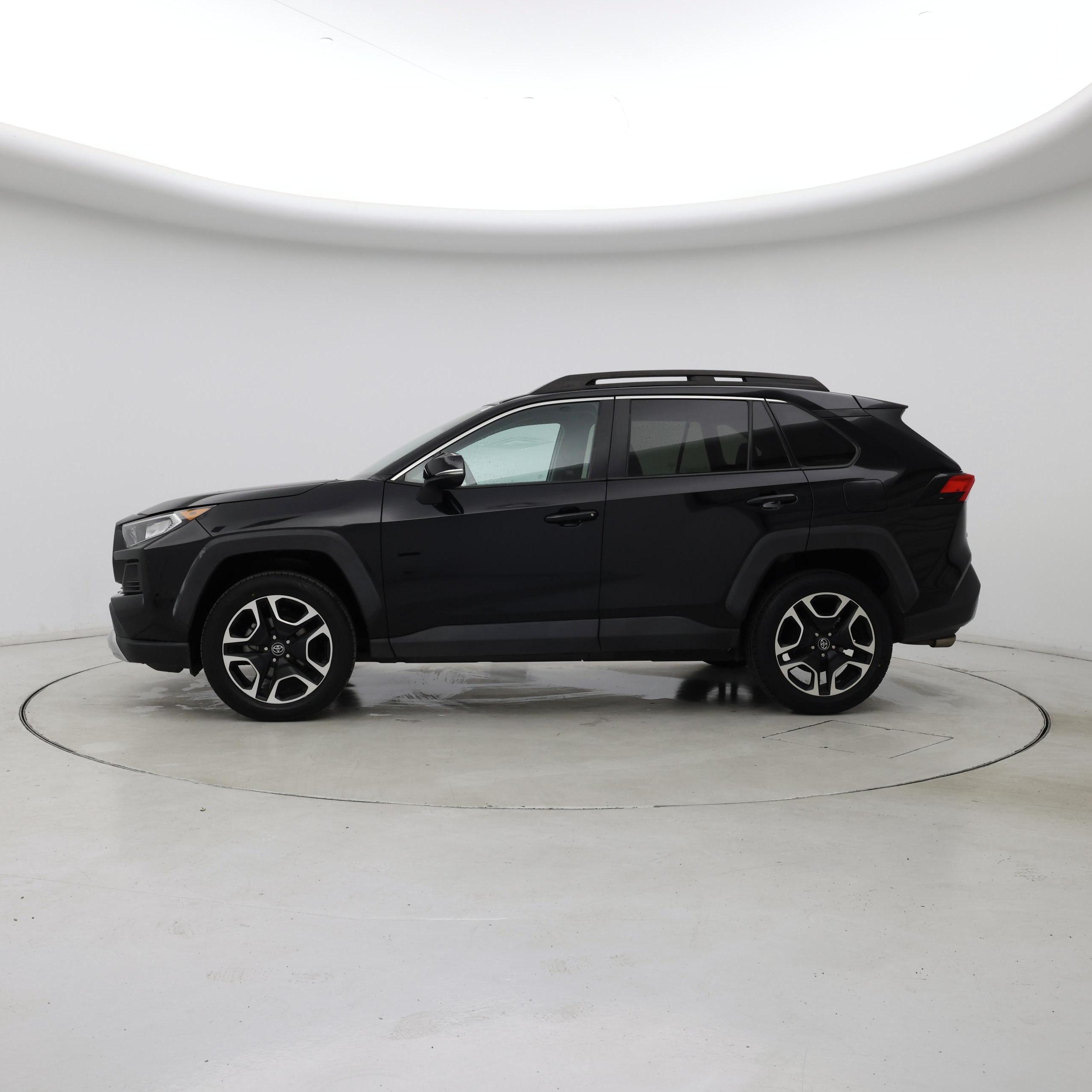 Thumbnail: 2021 Toyota RAV4 - 3