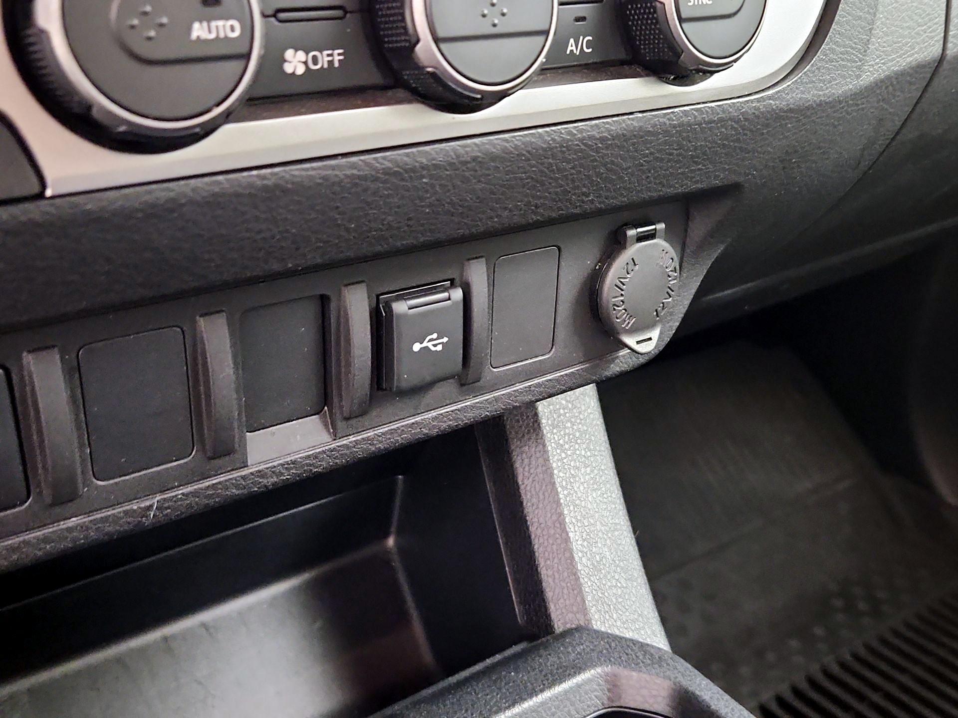 Thumbnail: 2022 Toyota Tacoma - 18