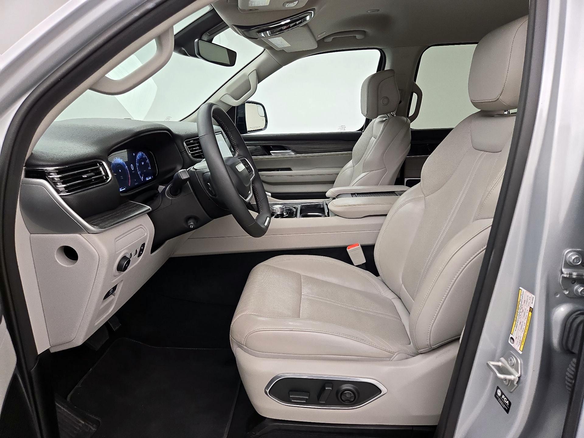 Thumbnail: 2024 Jeep Wagoneer - 11