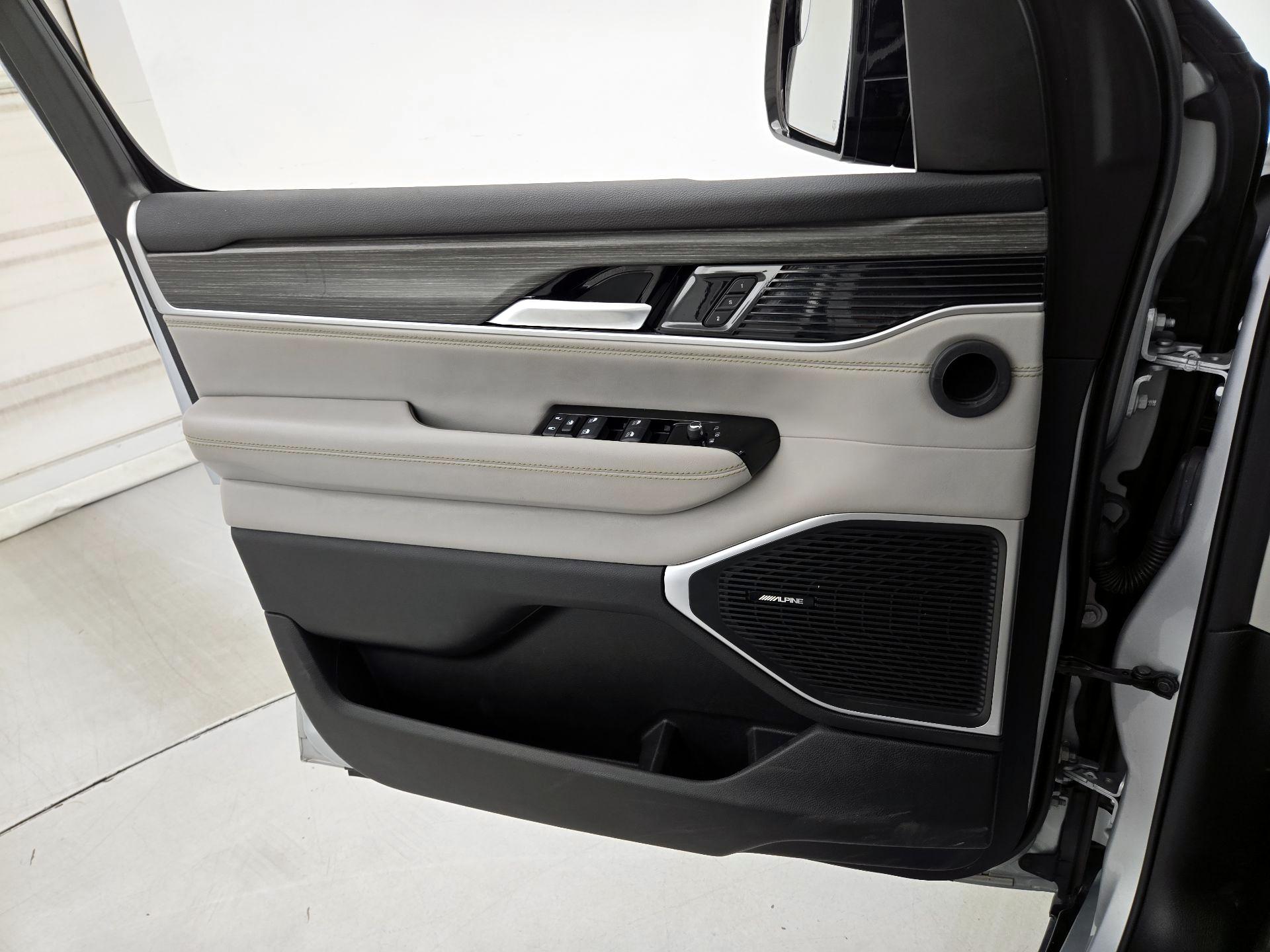 Thumbnail: 2024 Jeep Wagoneer - 12