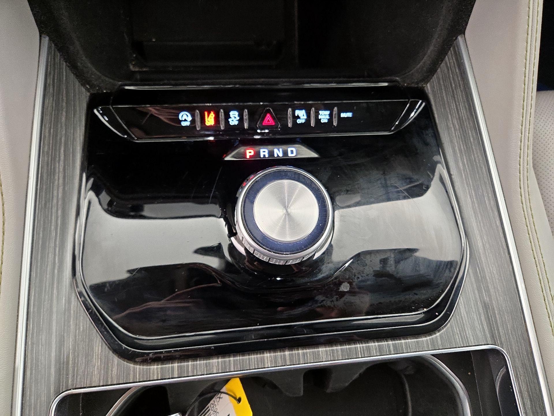 Thumbnail: 2024 Jeep Wagoneer - 18