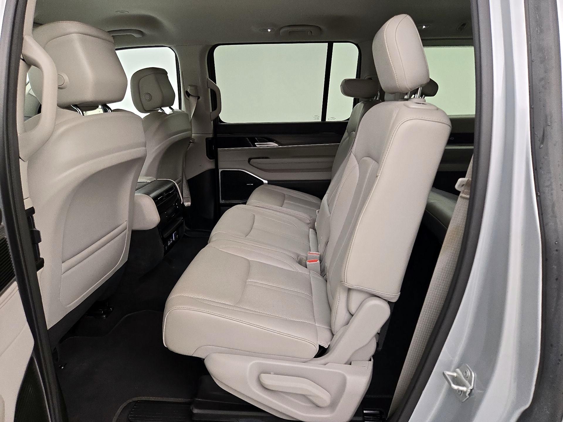 Thumbnail: 2024 Jeep Wagoneer - 20