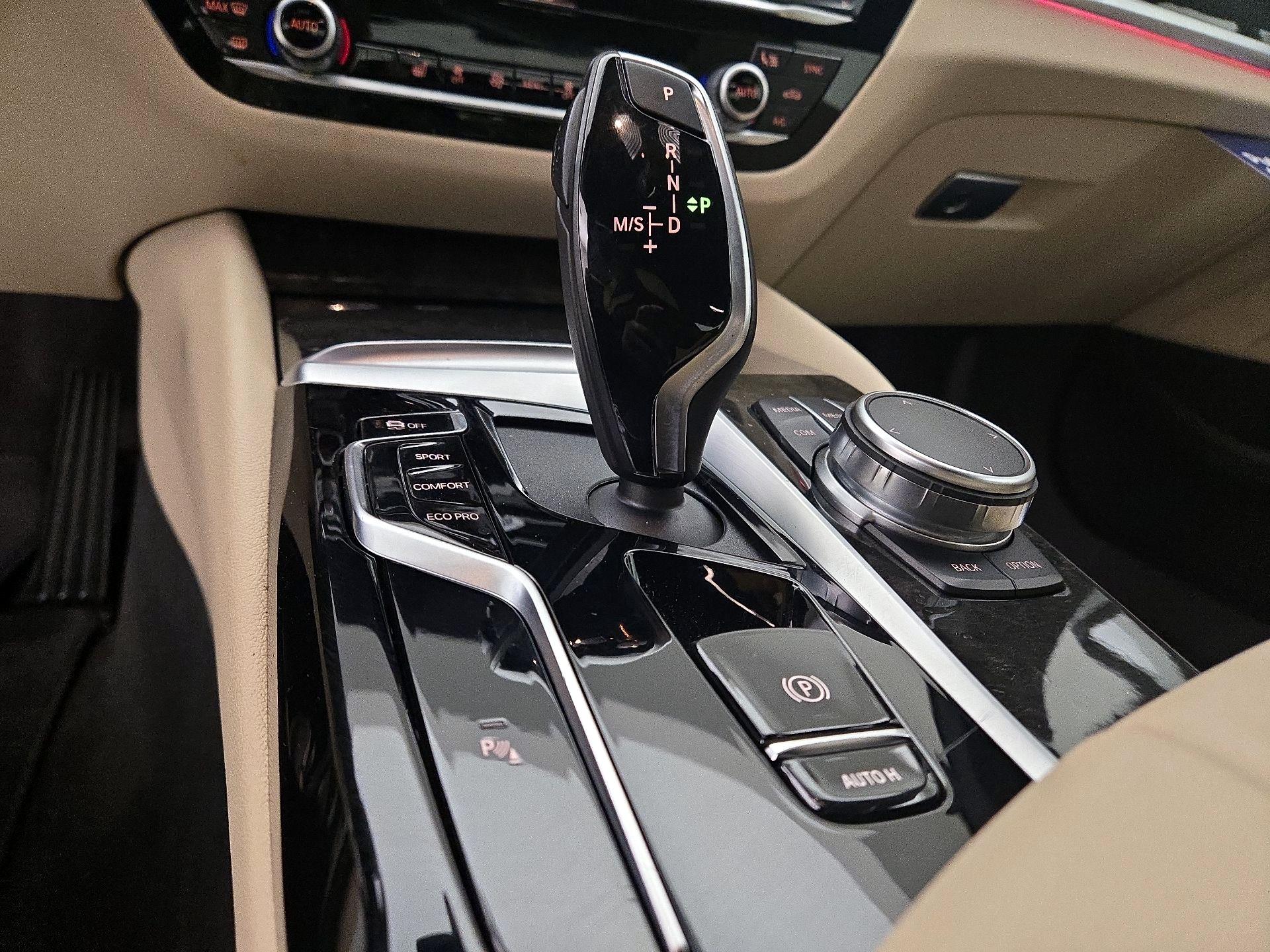 Thumbnail: 2022 BMW 5 Series - 17