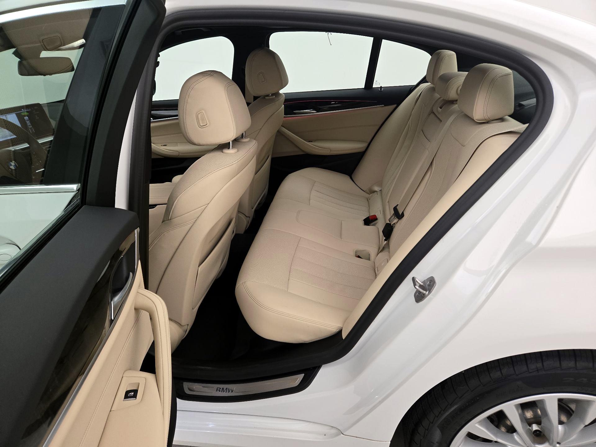 Thumbnail: 2022 BMW 5 Series - 18