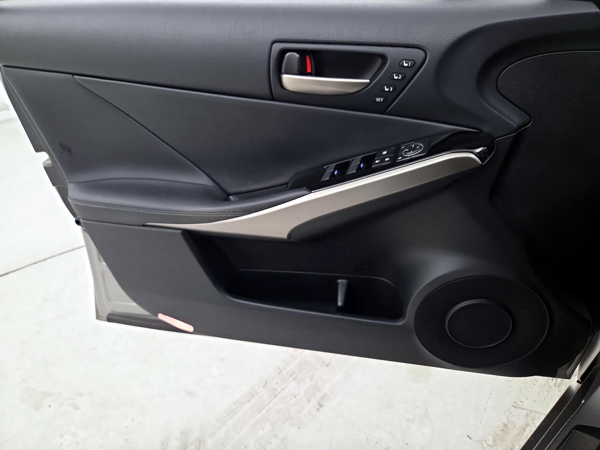 Thumbnail: 2018 Lexus IS - 12