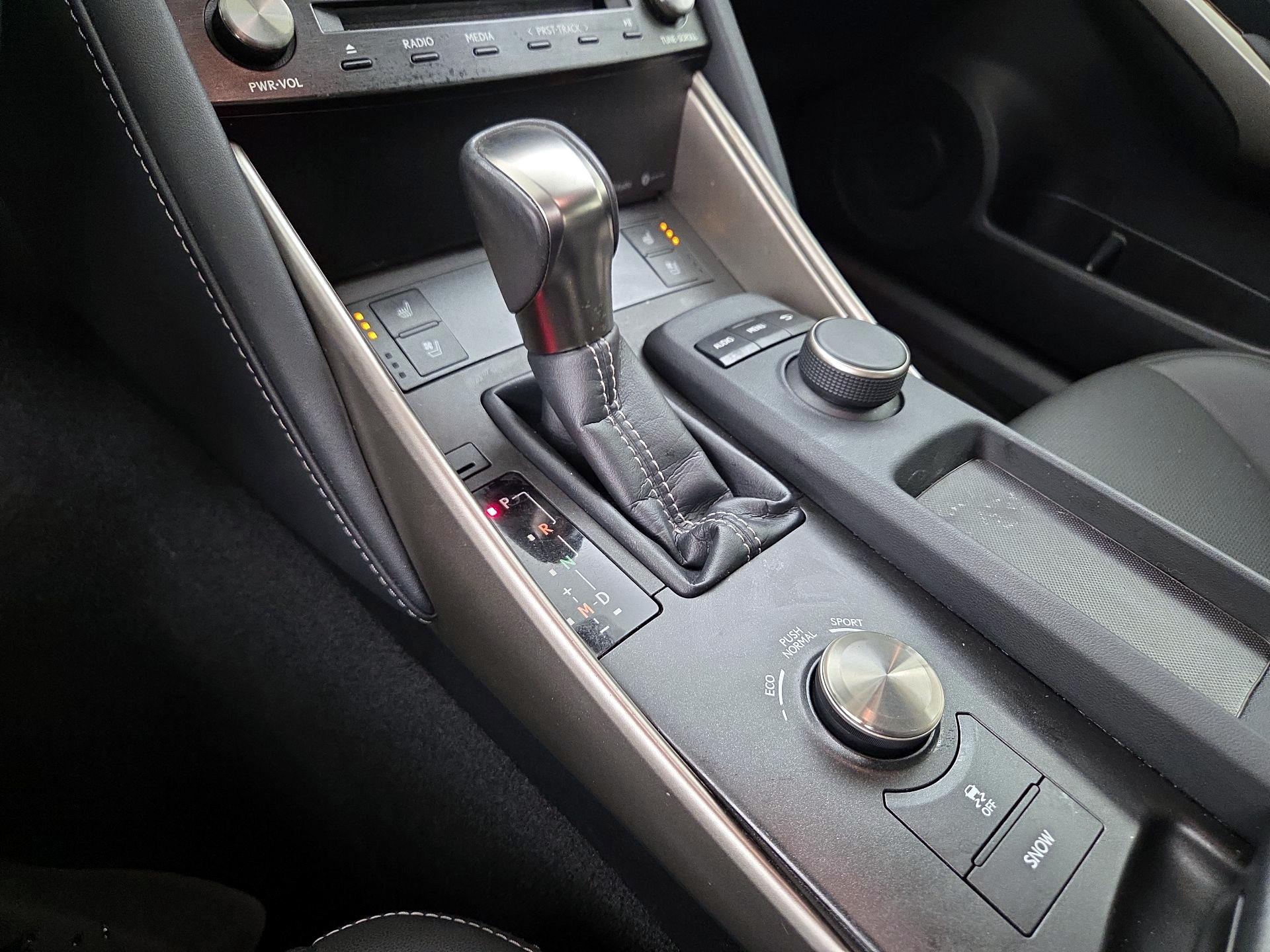 Thumbnail: 2018 Lexus IS - 17