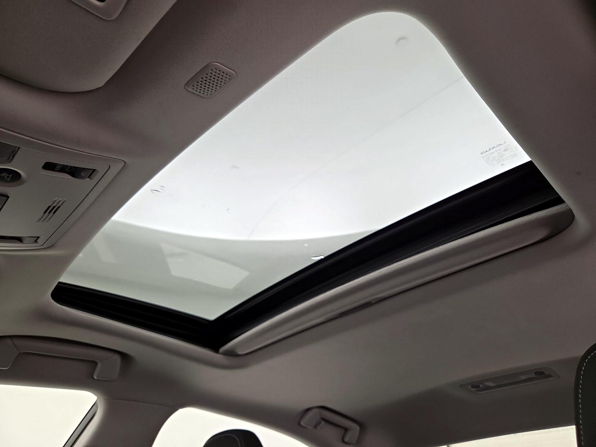 Thumbnail: 2018 Lexus IS - 19